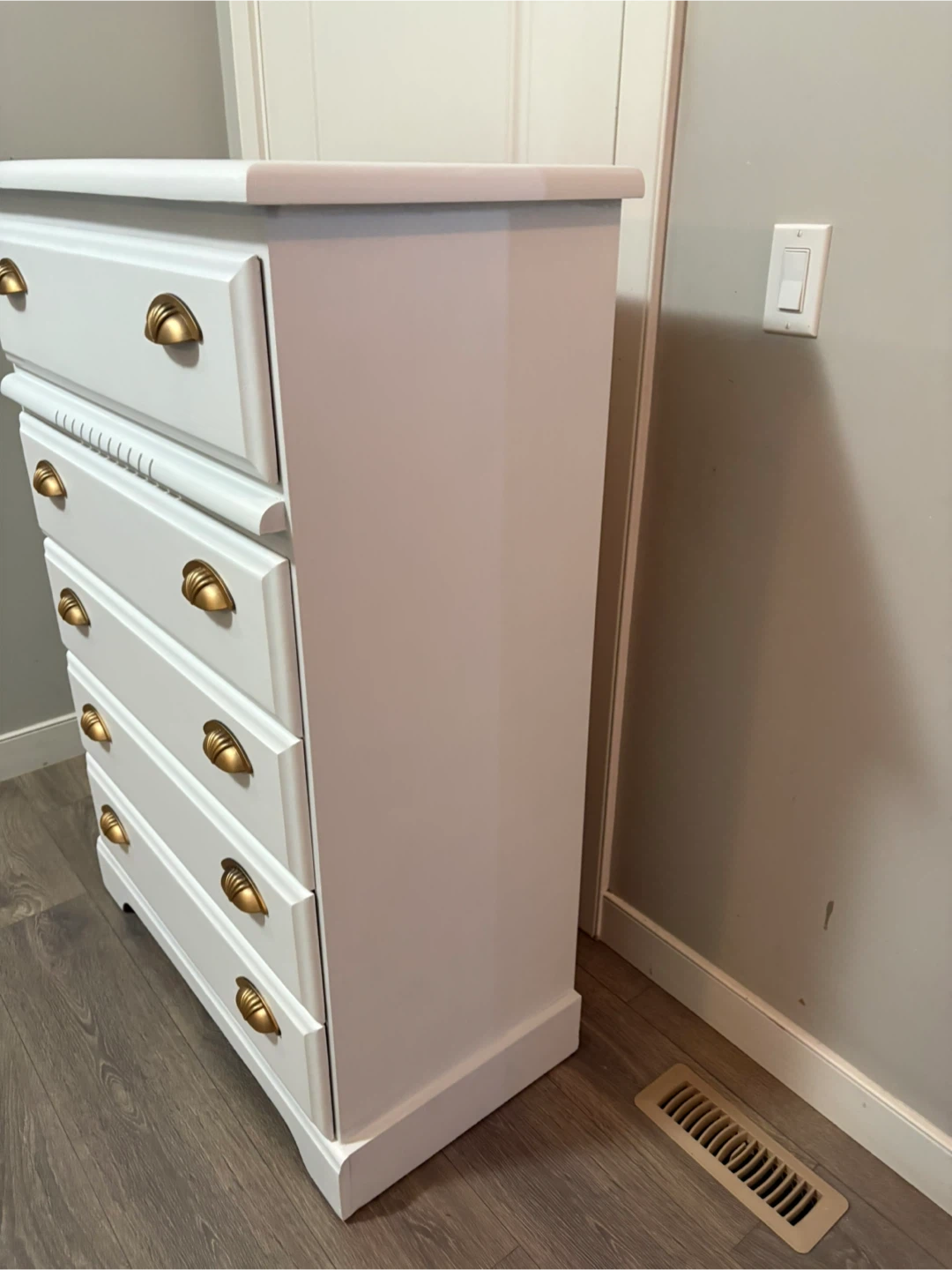 White 5-Drawer Dresser with Gold Hardware - photo 4