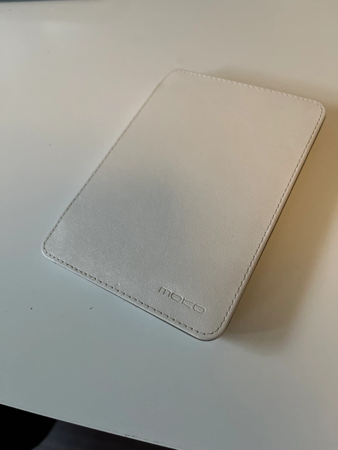 Kindle 10th Gen White + Case – WiFi eReader, Excellent Condition - photo 4