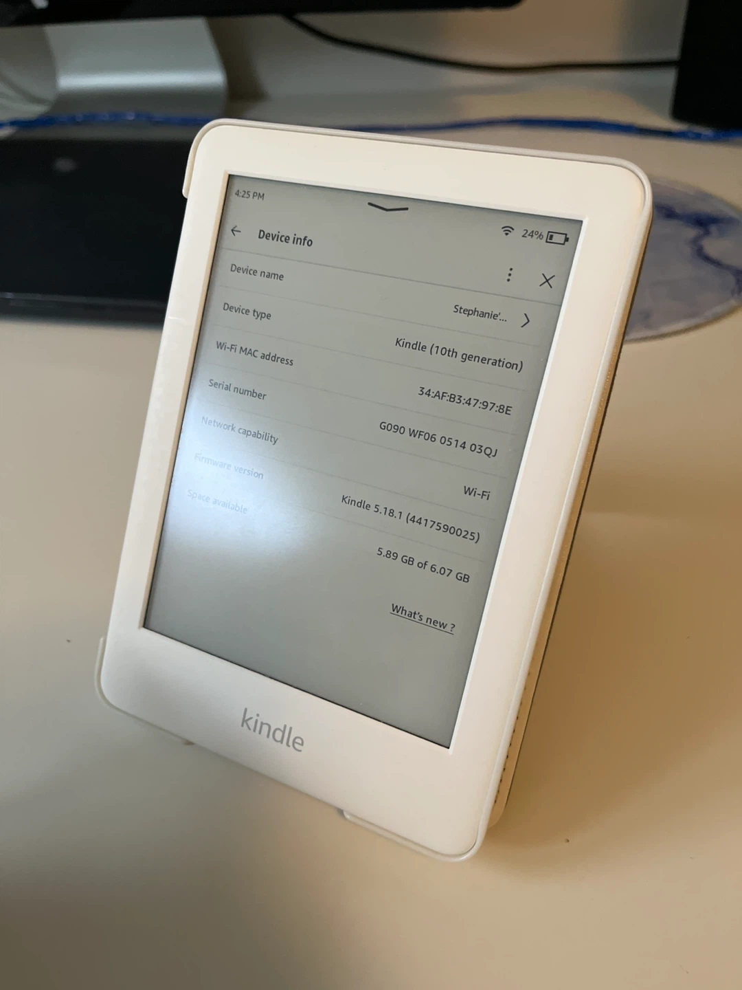 Kindle 10th Gen White + Case – WiFi eReader, Excellent Condition - photo 2