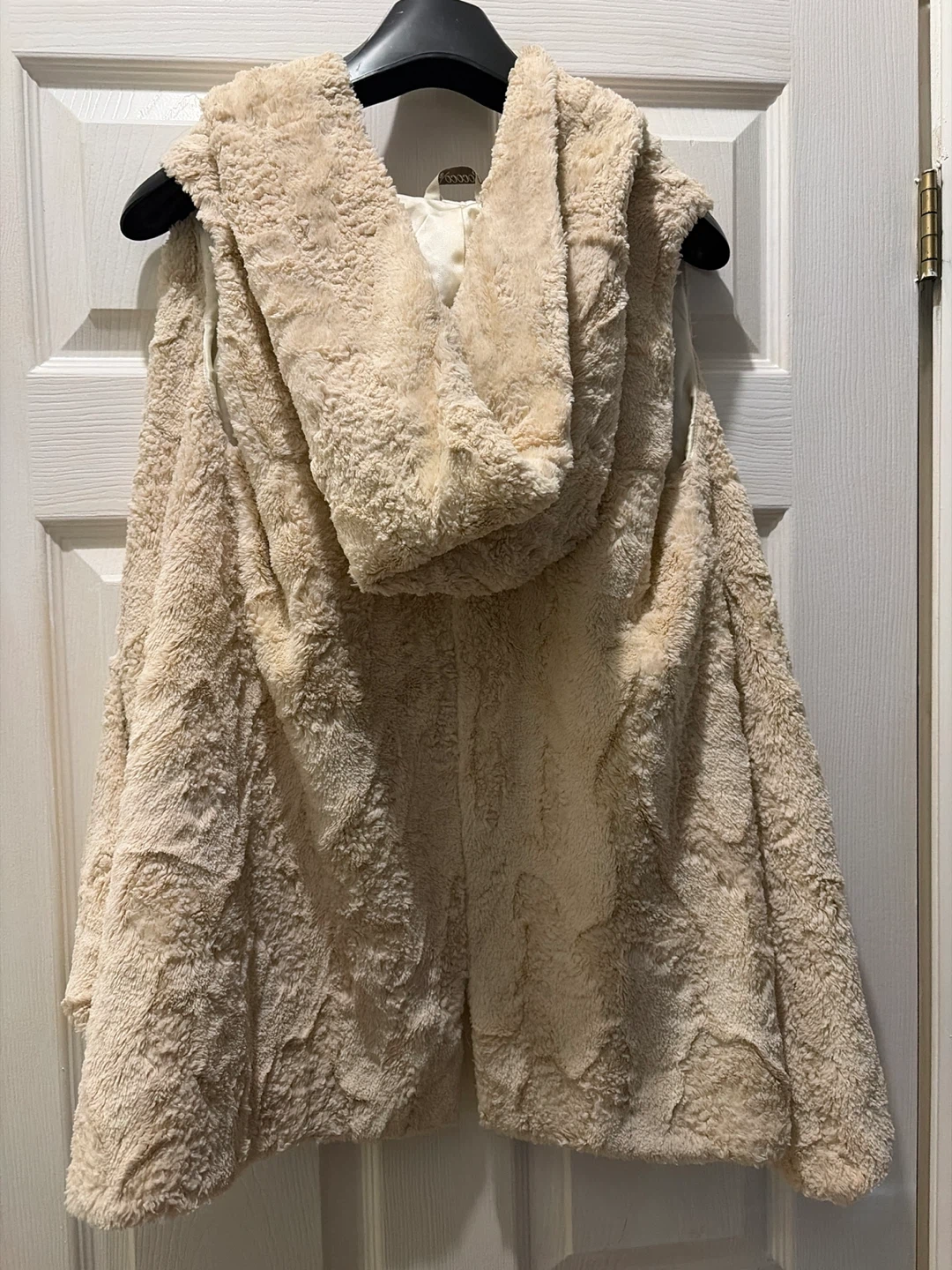 Rococo Faux Fur Vest with Hood - photo 4