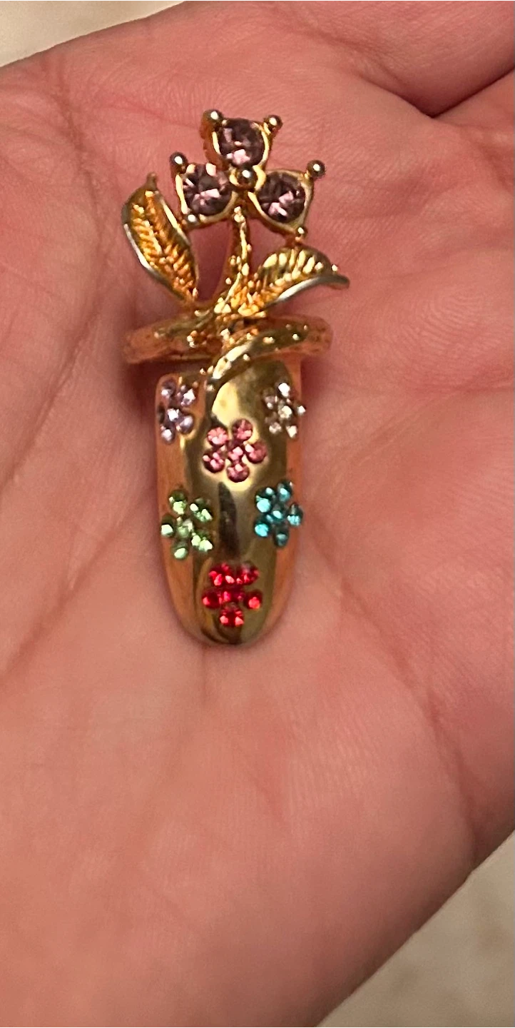 Gold-tone nail with Rhinestone Flowers