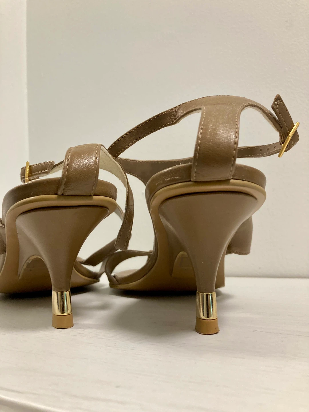 EUC Leather Sandals Sz 37 - photo 3