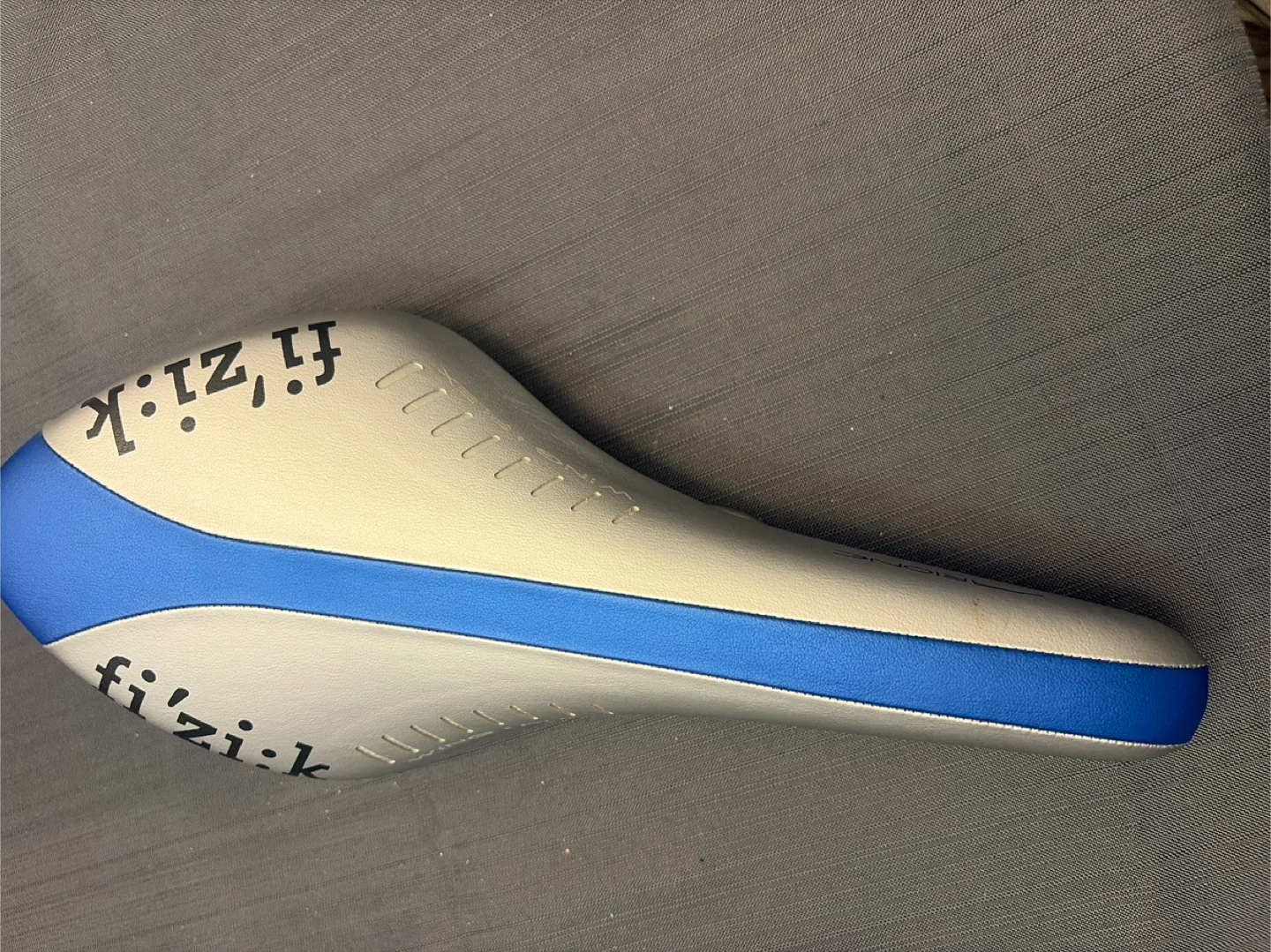 fi'zi:k Bicycle Saddle Arione