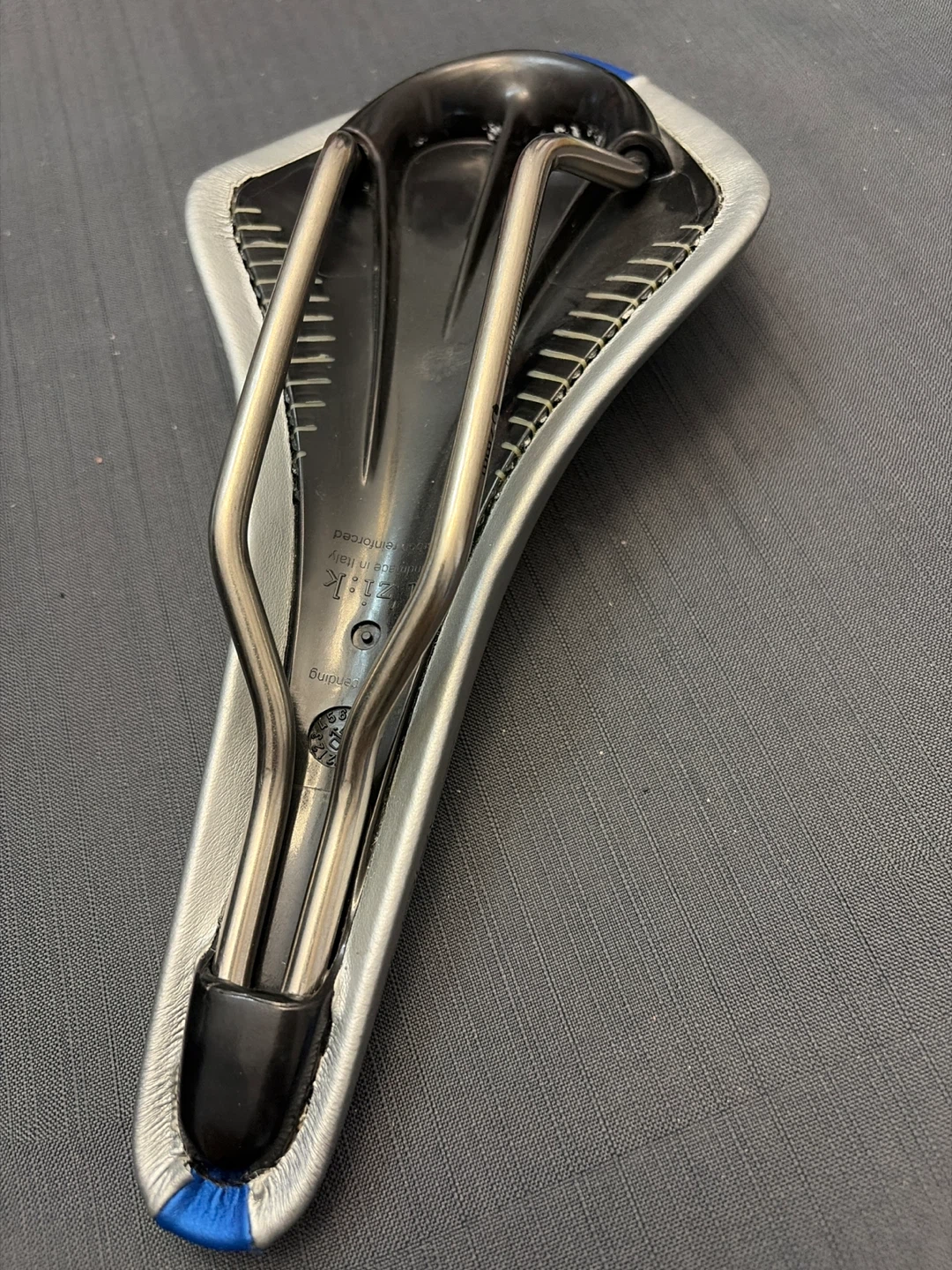 fi'zi:k Bicycle Saddle Arione - photo 2