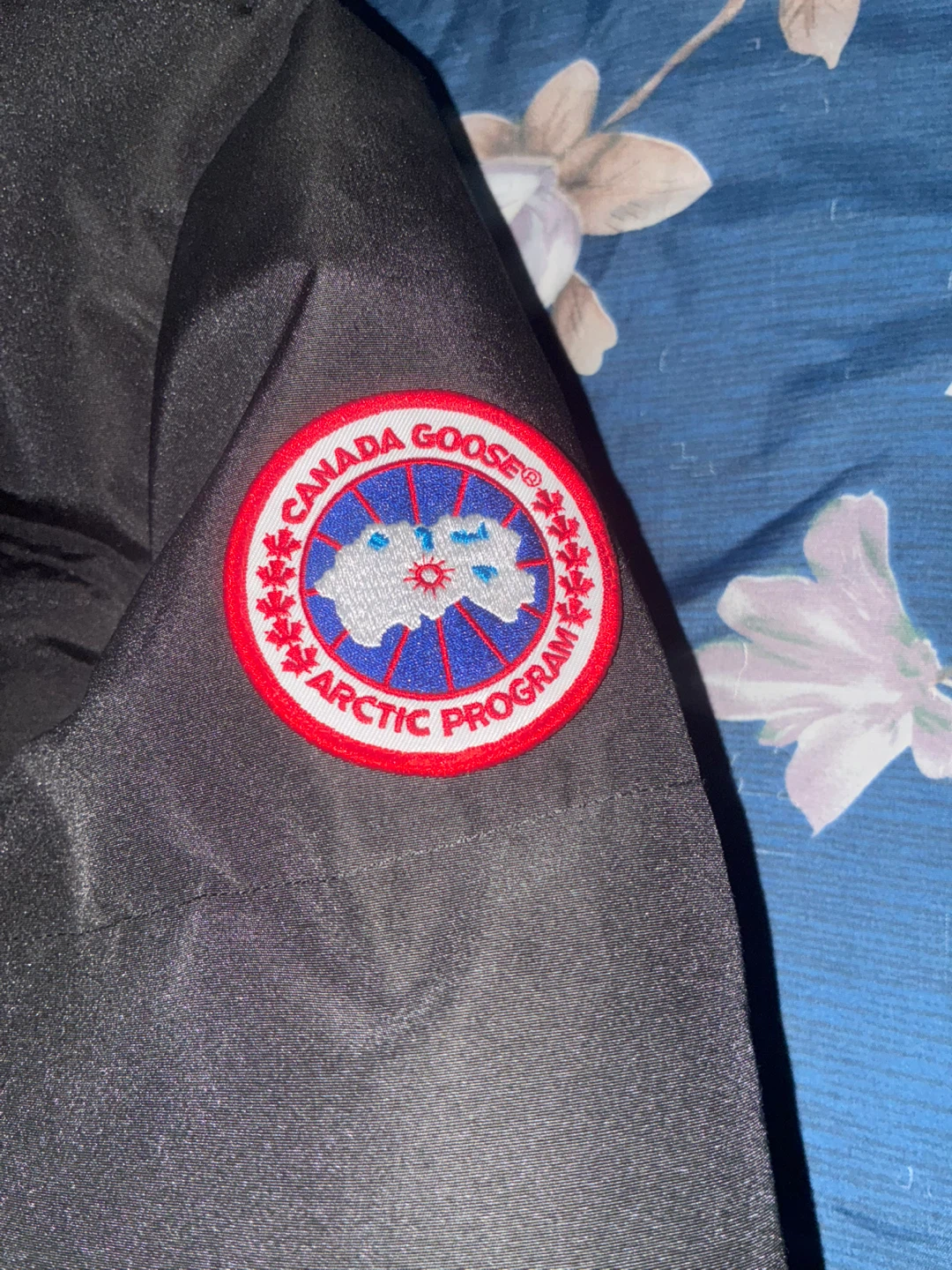 Canada Goose Black Puffer Jacket with Bag negotiable - photo 4