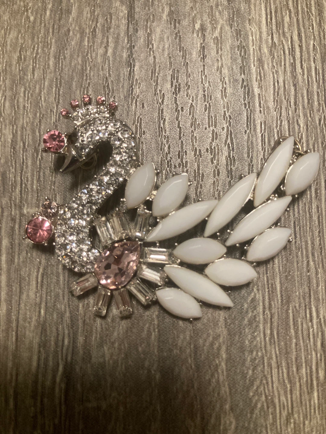 Sparkly Swan pendant with Pink and White Gems
