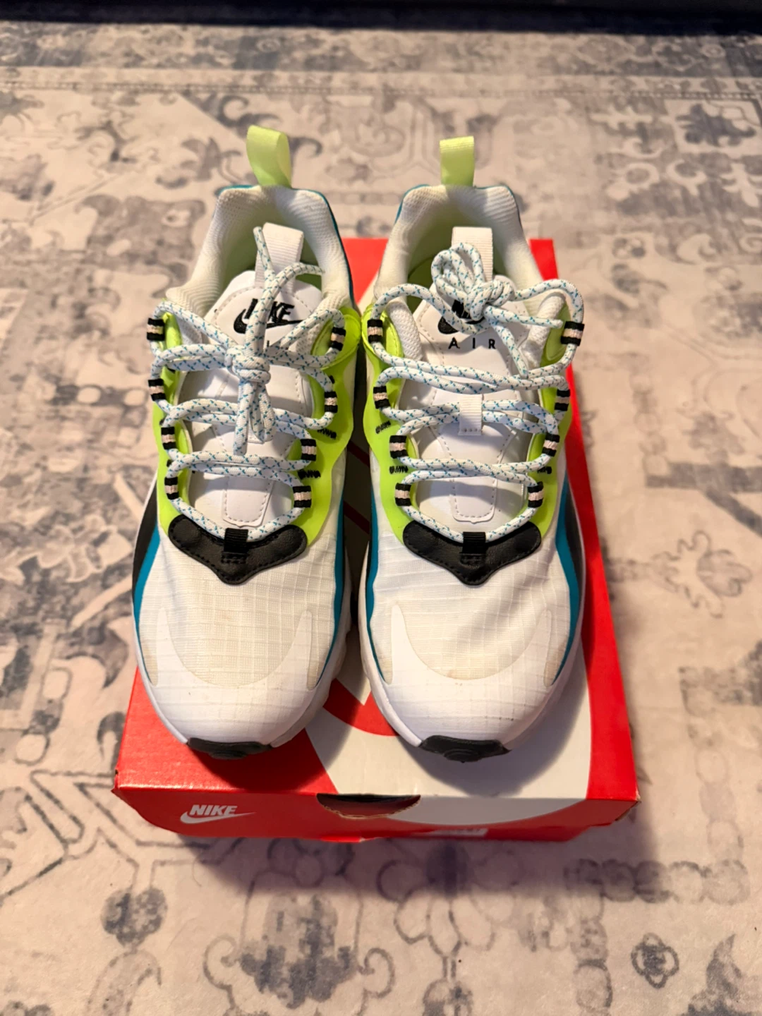 Nike Air Max 270 React SE (GS) Youth Size 5Y Sneakers