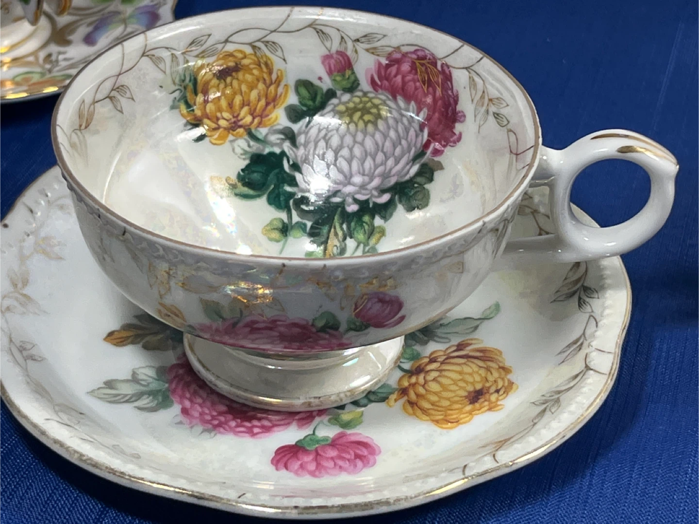 $25 for Set of 4 Vintage Decorative Teacups and Saucers - photo 5