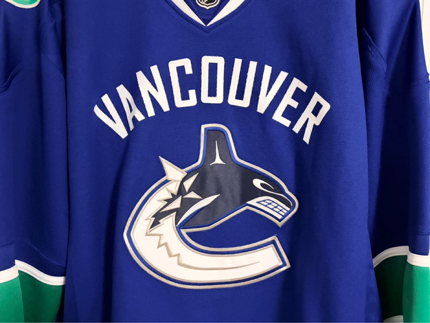 Authentic Vancouver Canucks Blue Orca Home Jersey Size XXL 2XL - photo 2