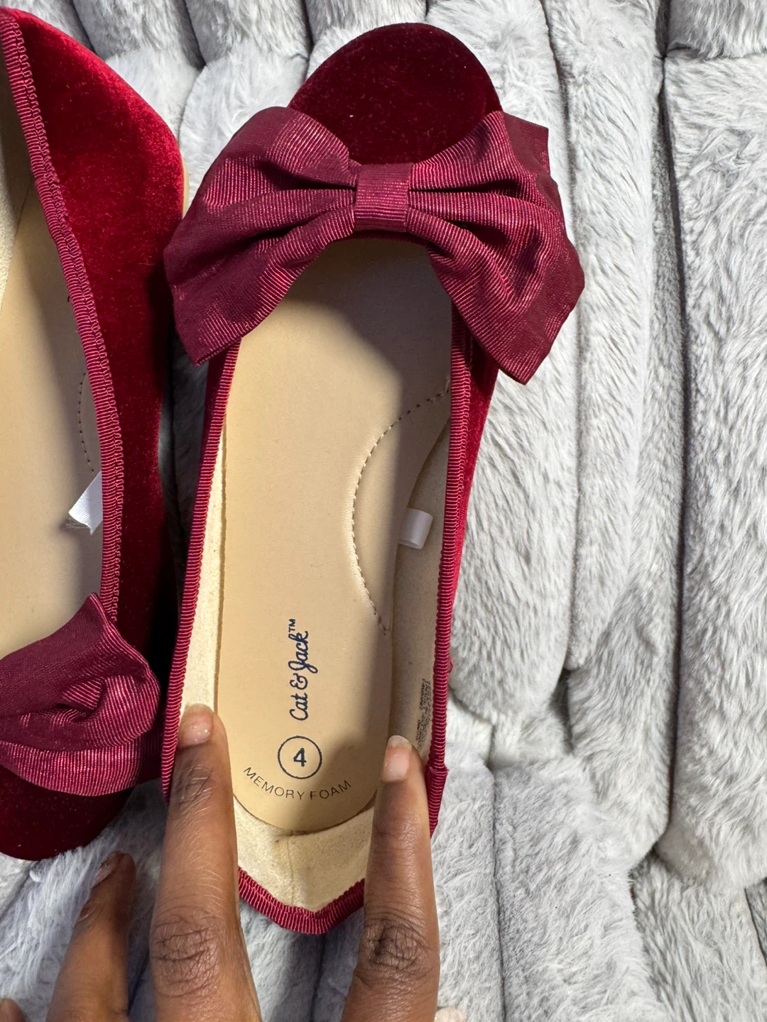 Cat & Jack Burgundy Velvet Ballet Flats with Bows - Size 4 - photo 5