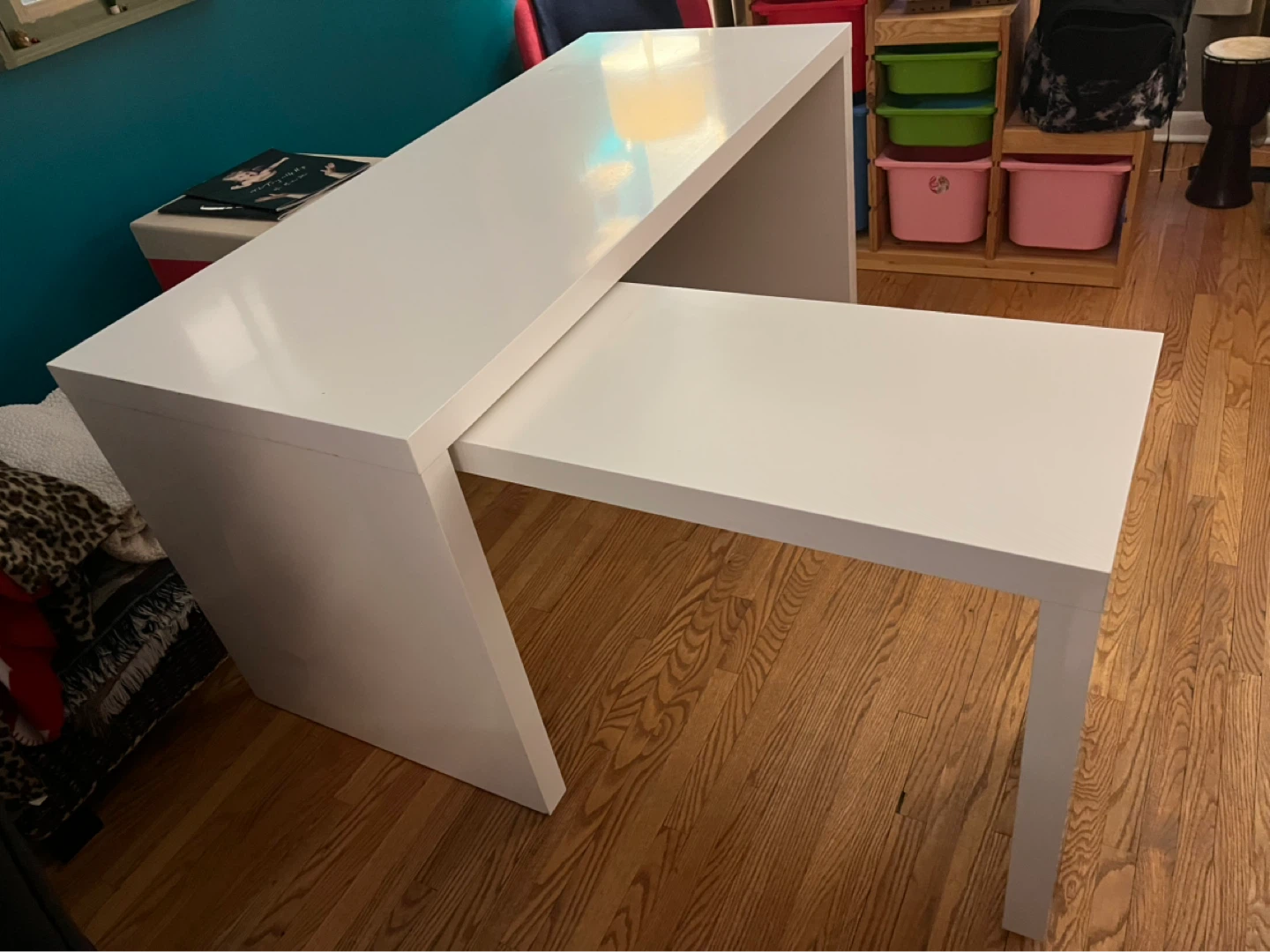 IKEA MALM Desk with pull-out panel - photo 5