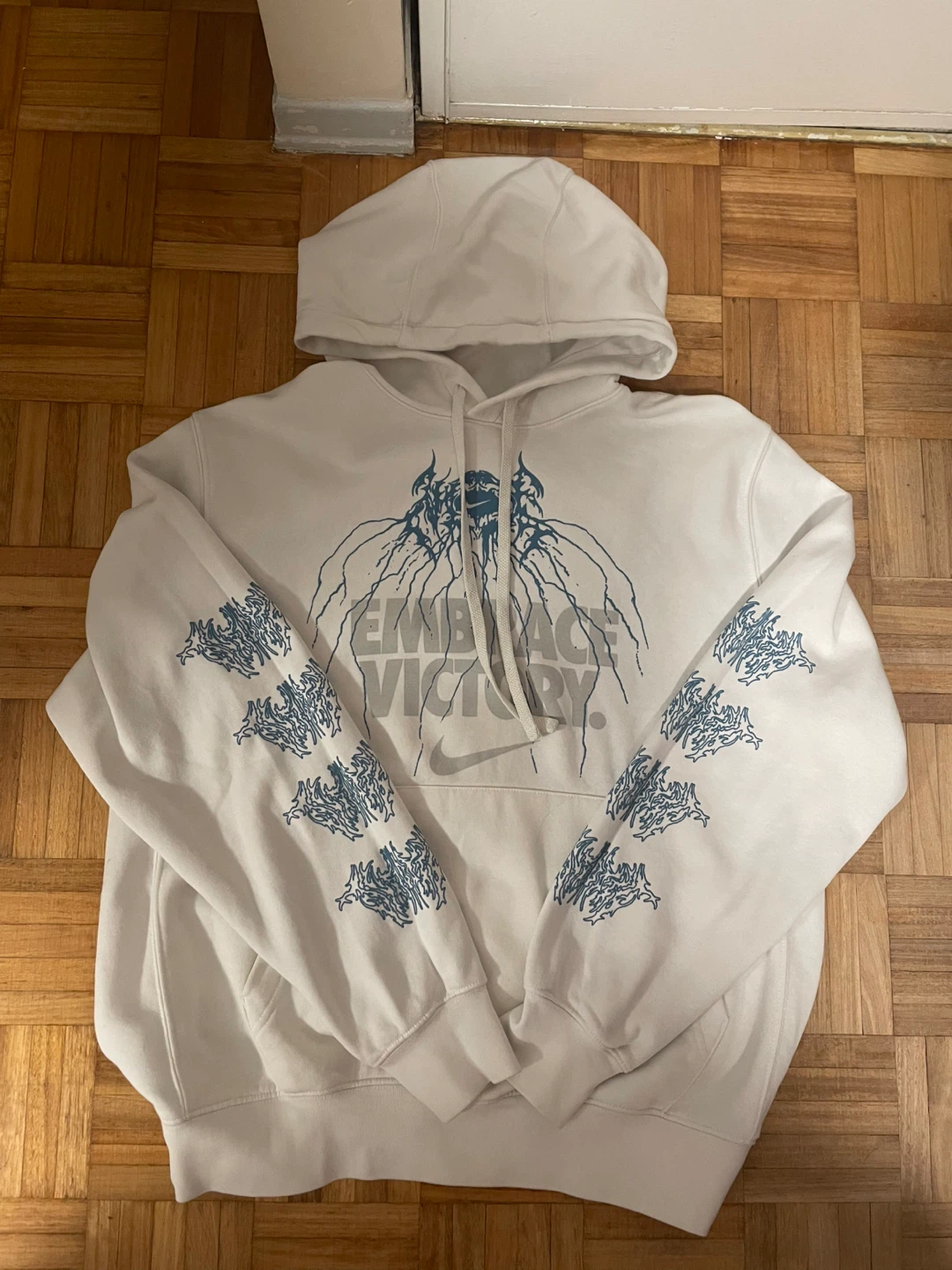 WHITE NIKE HOODIE
