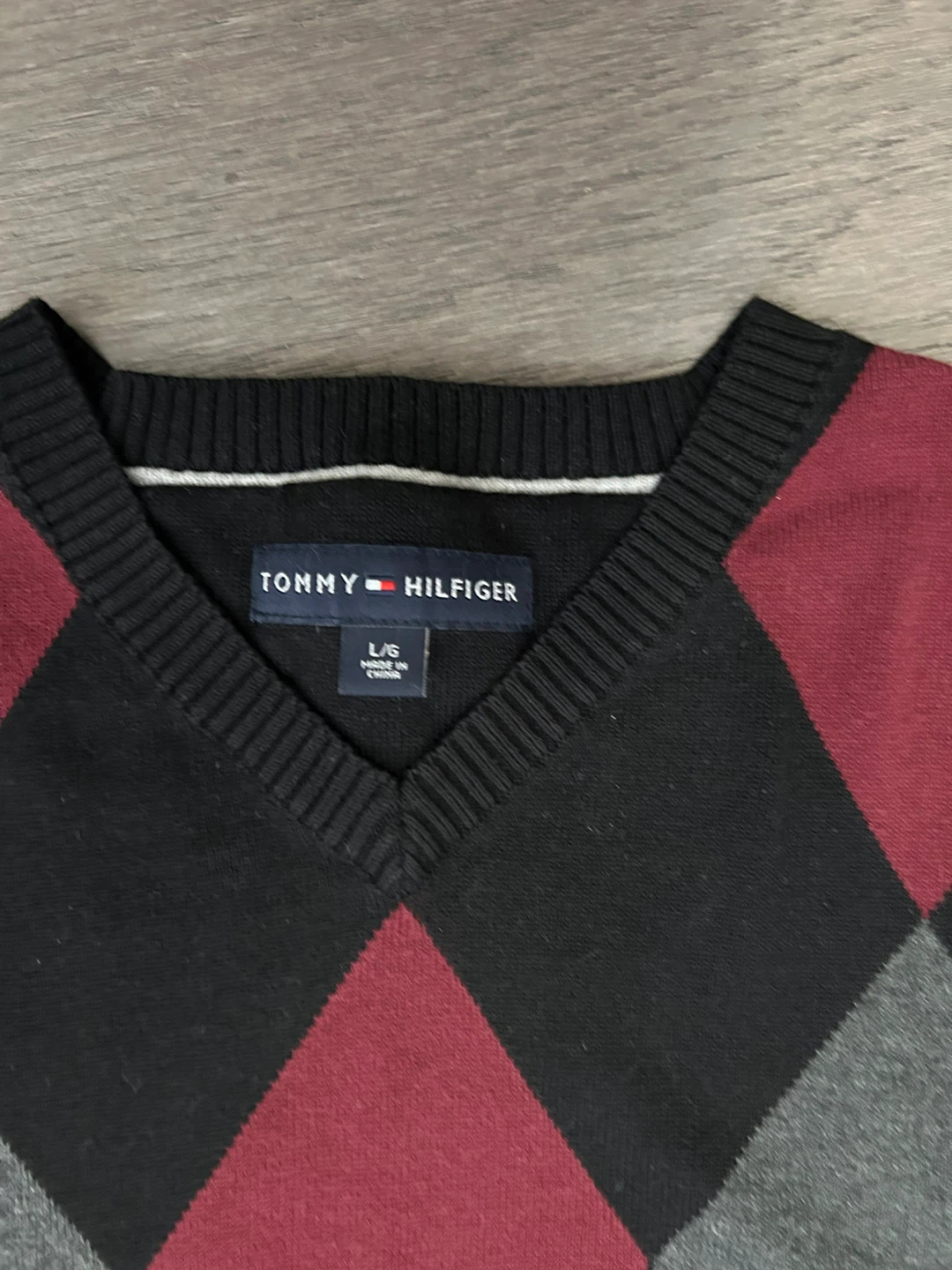 Tommy Hilfiger Men’s Argyle V-Neck Sweater, size large - photo 3