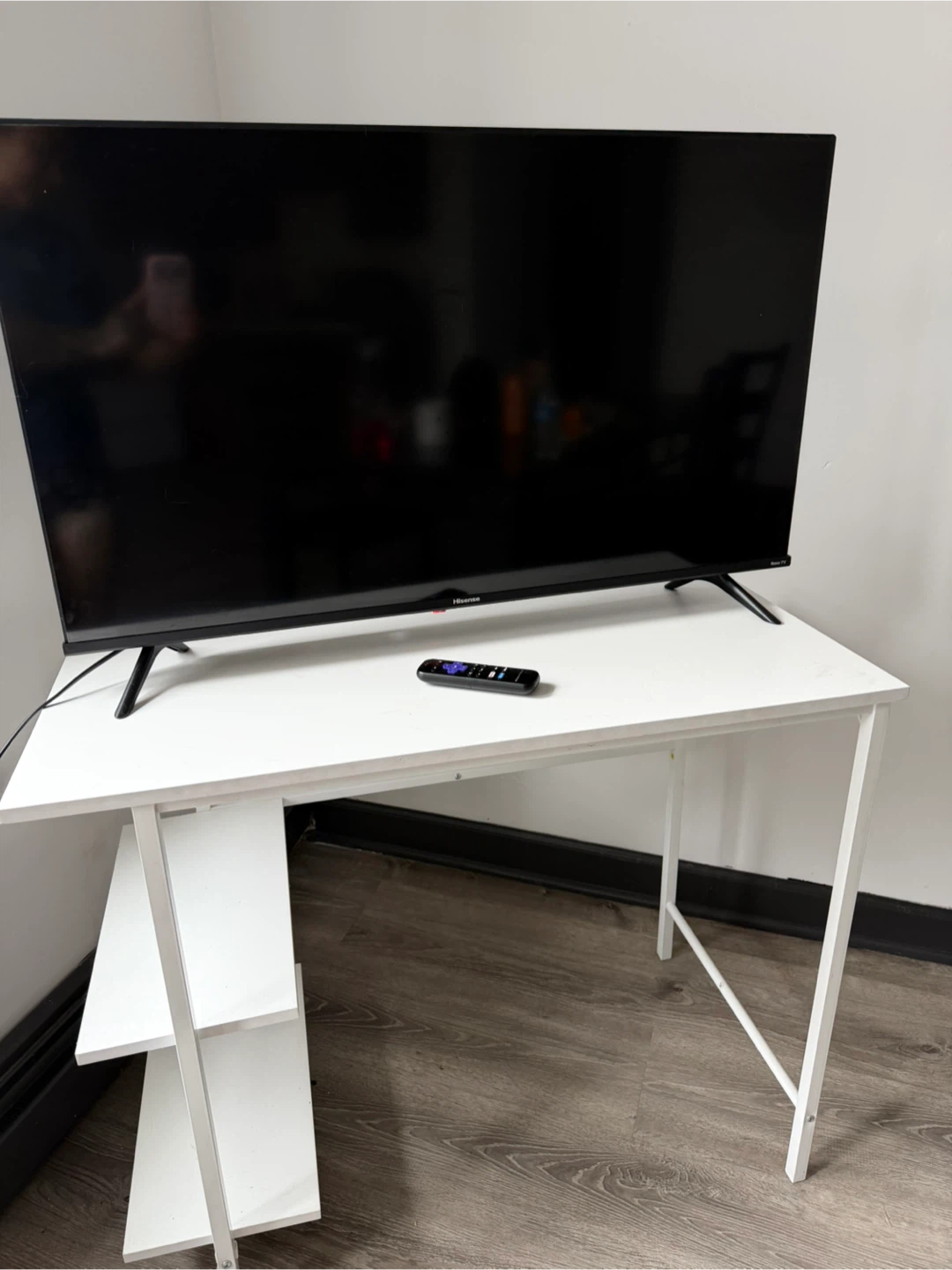 Hisense 35 “ With table - photo 2