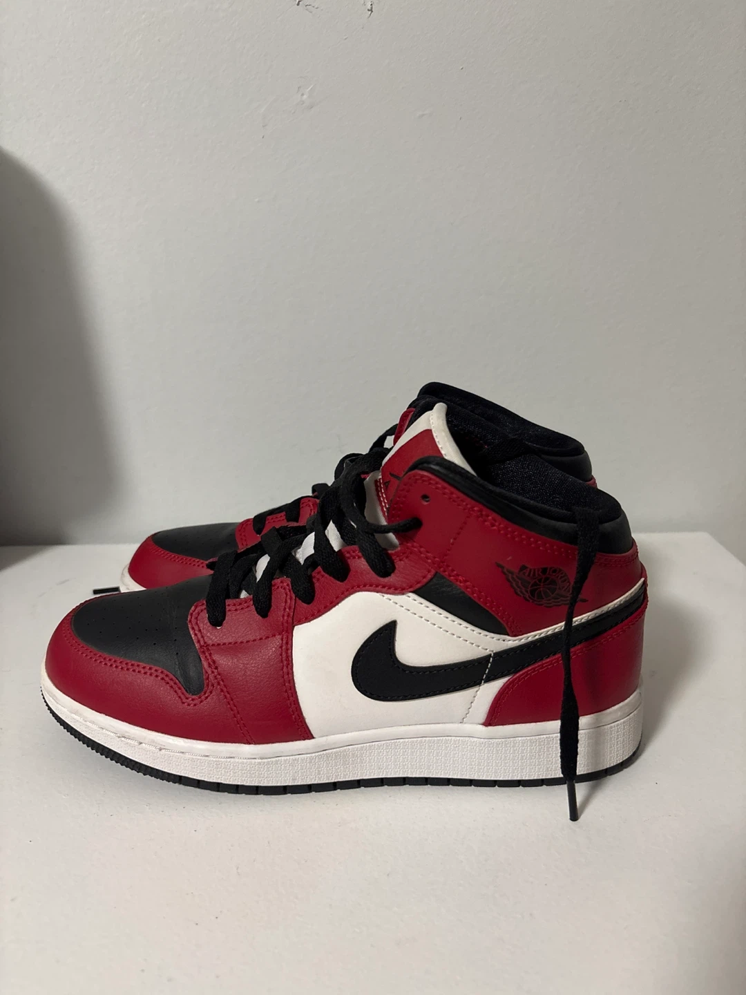 Air Jordan 1 Mid Chicago