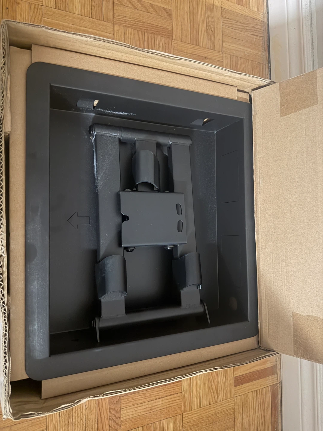TV Mount ( Kanto R300 Recessed Articulating  TV mount)