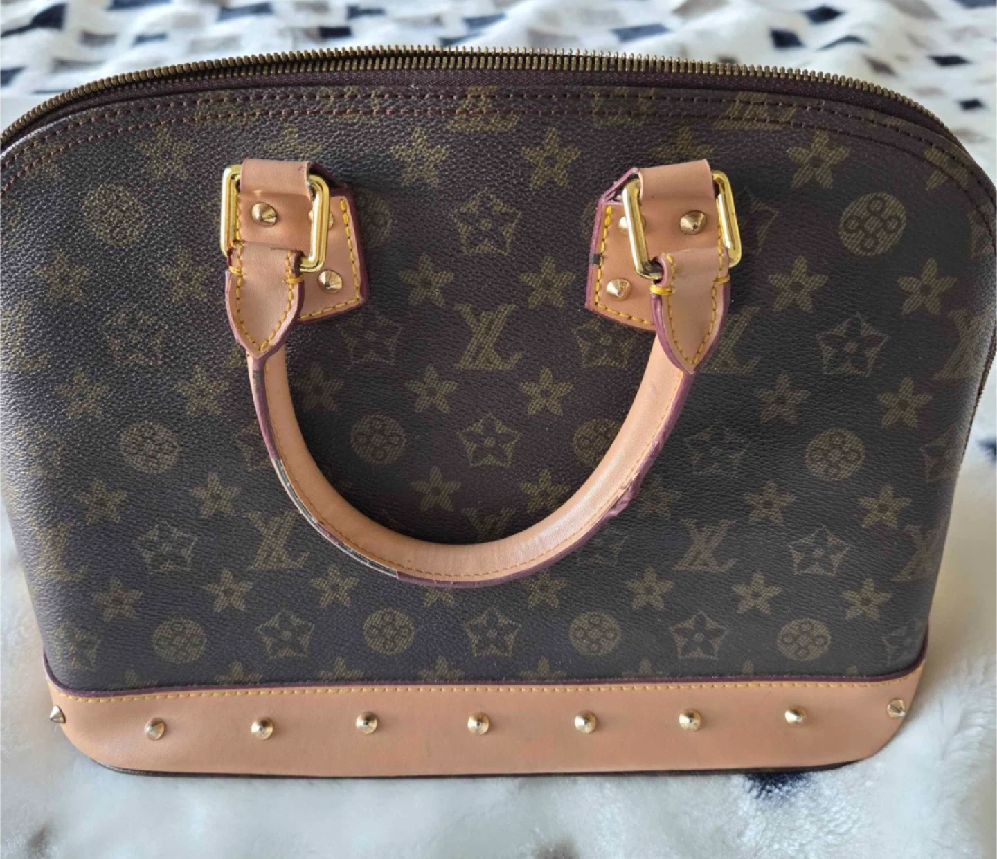Louis Vuitton Alma Bag - photo 2