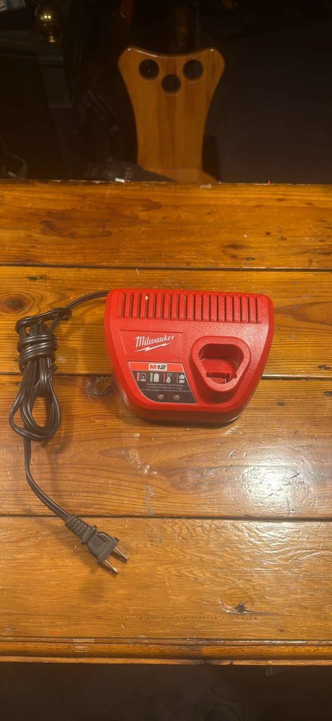 Milwaukee M12 battery charger