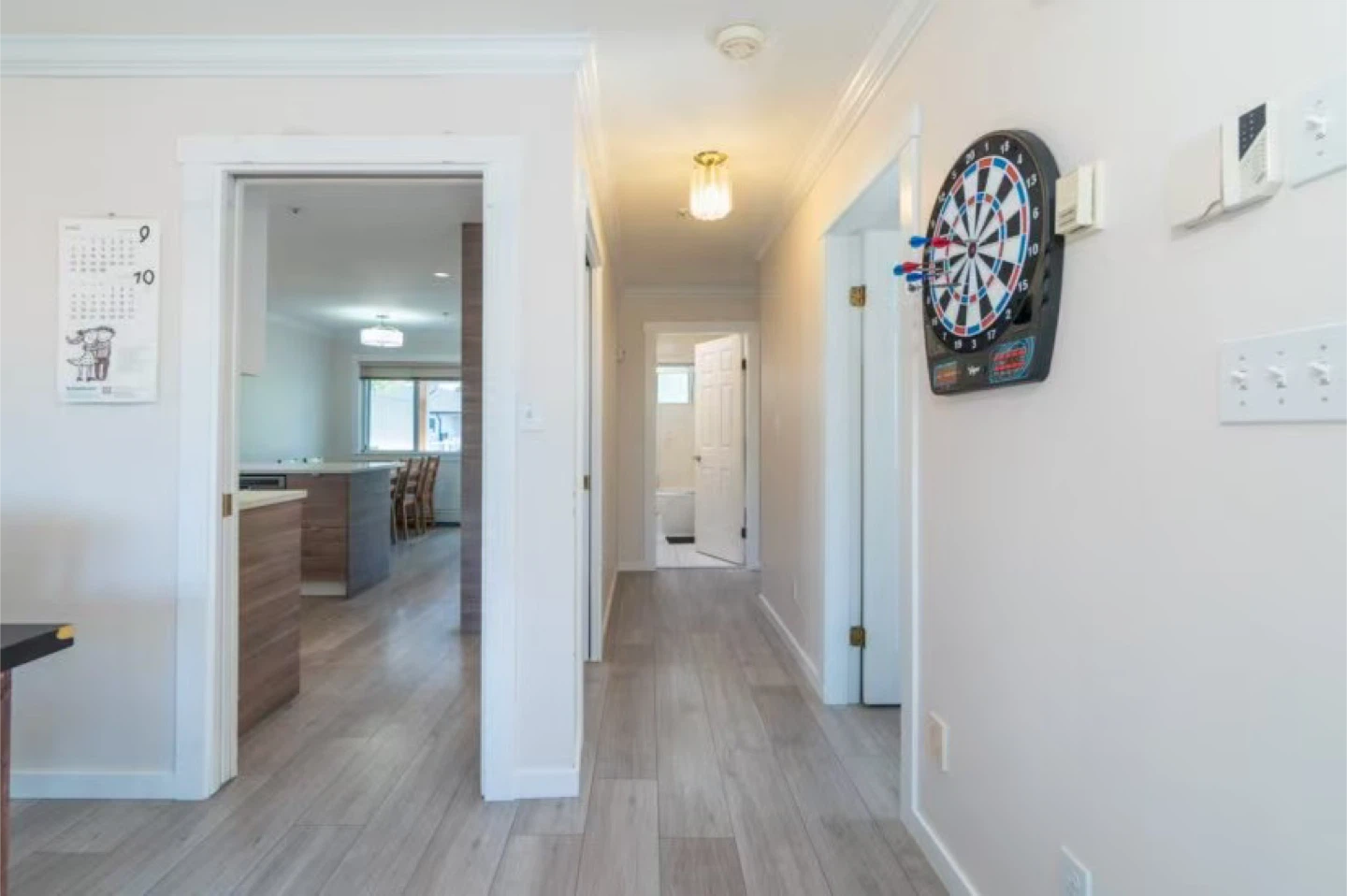 Renovated Upper Unit 3 Bed 2 Bath Available May 1 - photo 5