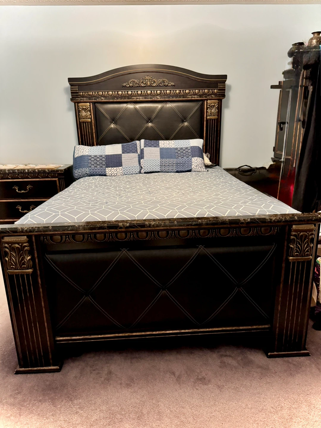 Elegant Queen Bedroom Set – Solid Wood, Complete Set