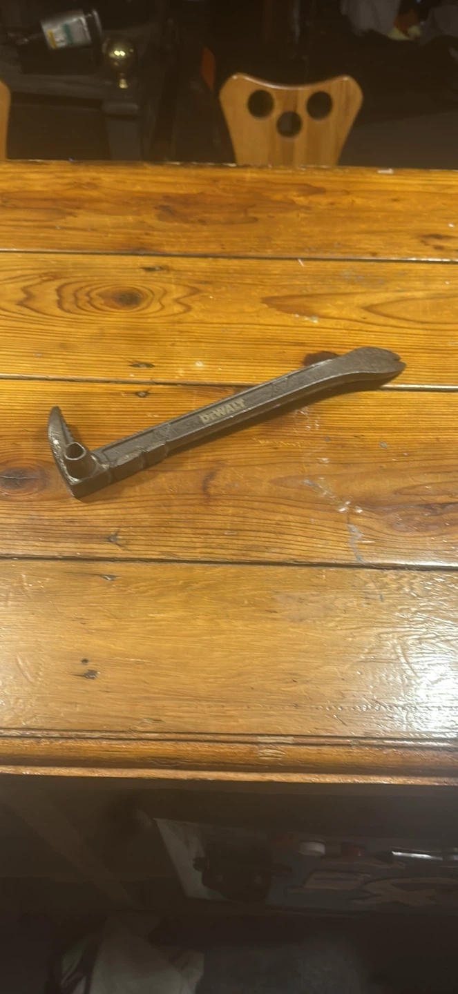 DEWALT nail puller