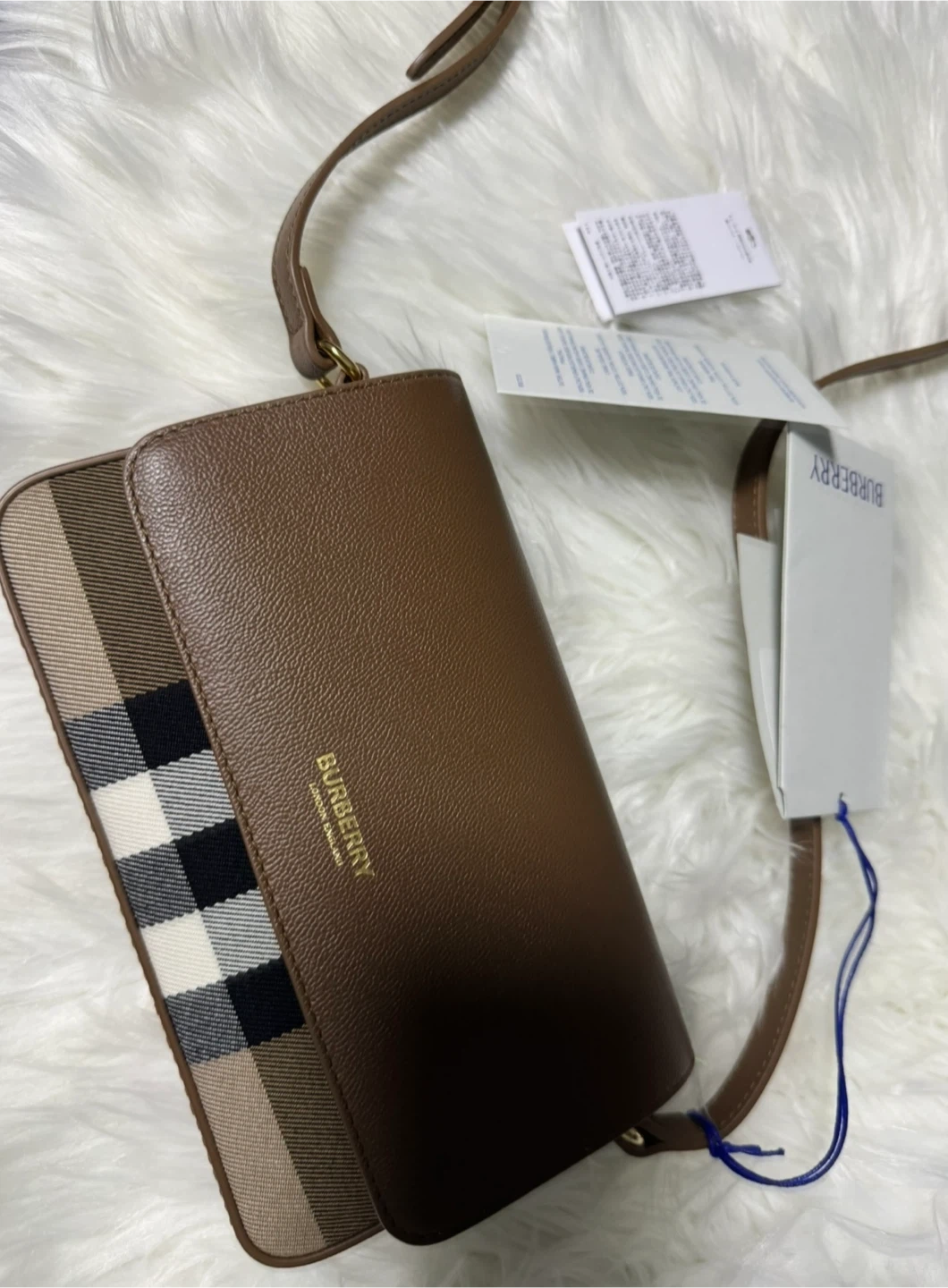 Authentic Burberry bags come with verify certificate - photo 2