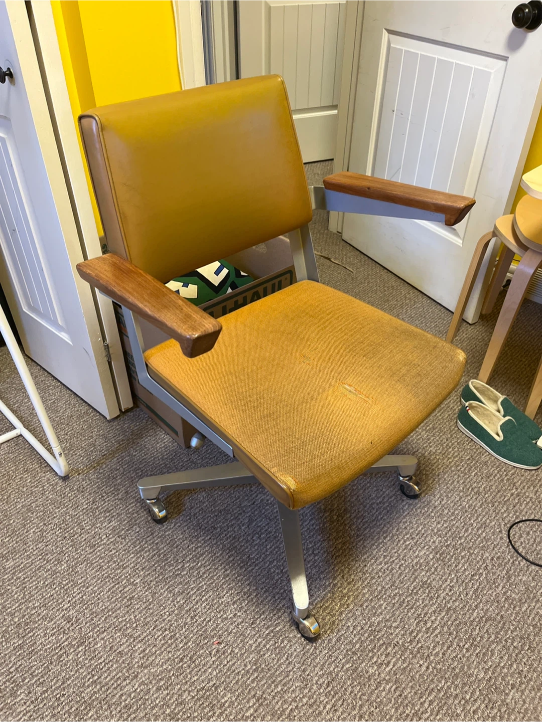 Vintage yellow desk chair - photo 2