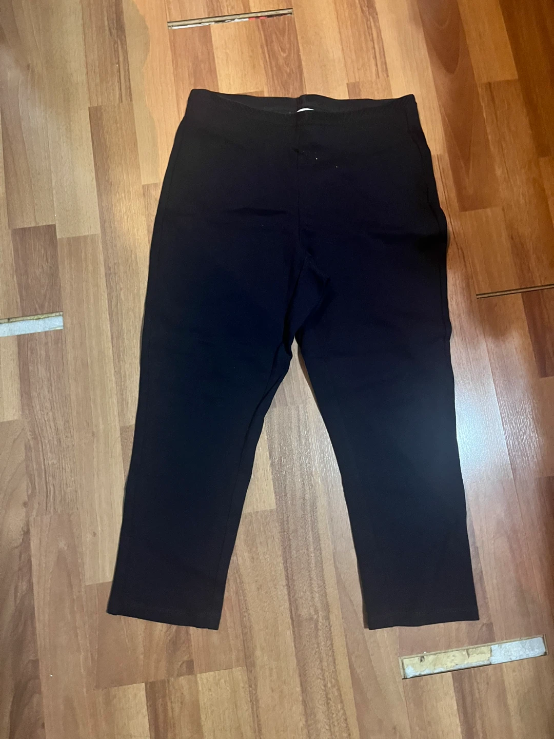 Laura Canada Black Capris Size 10
