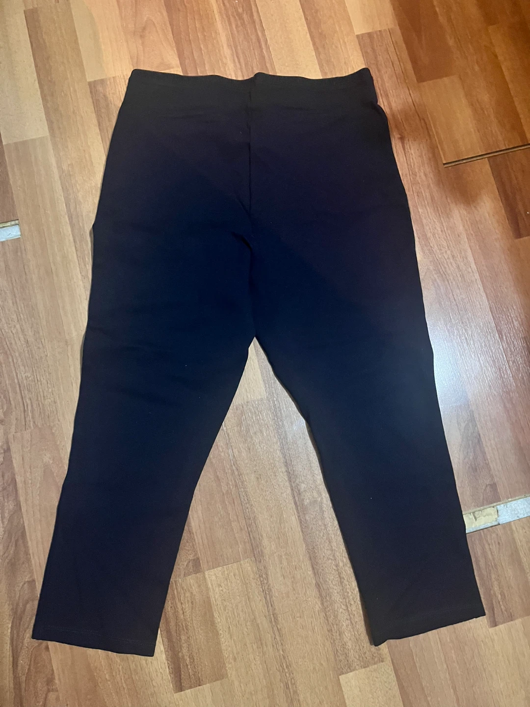Laura Canada Black Capris Size 10 - photo 2