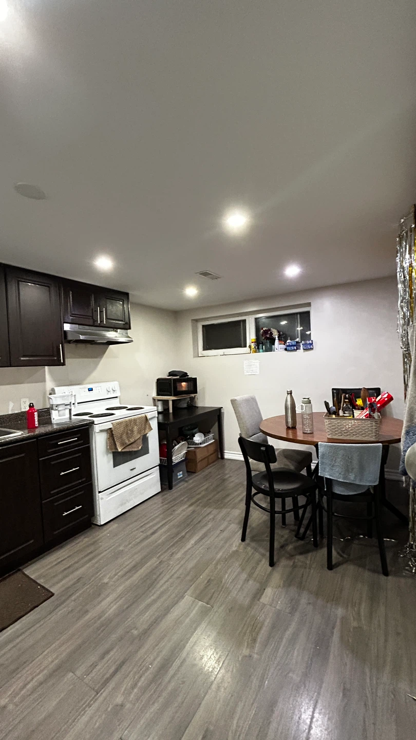 Private Room for rent in North York - photo 4