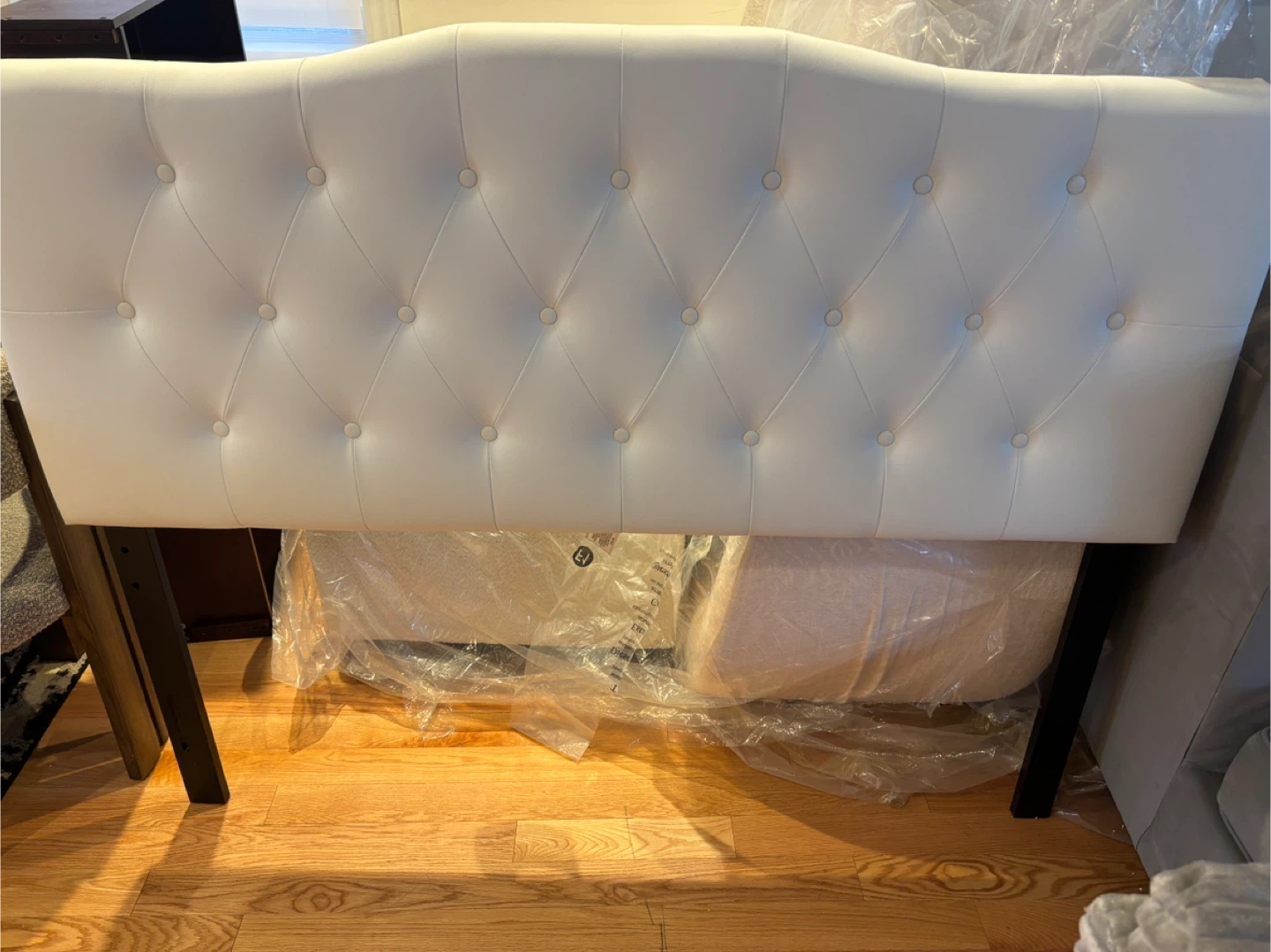 White Tufted Headboard - Queen Size - photo 3