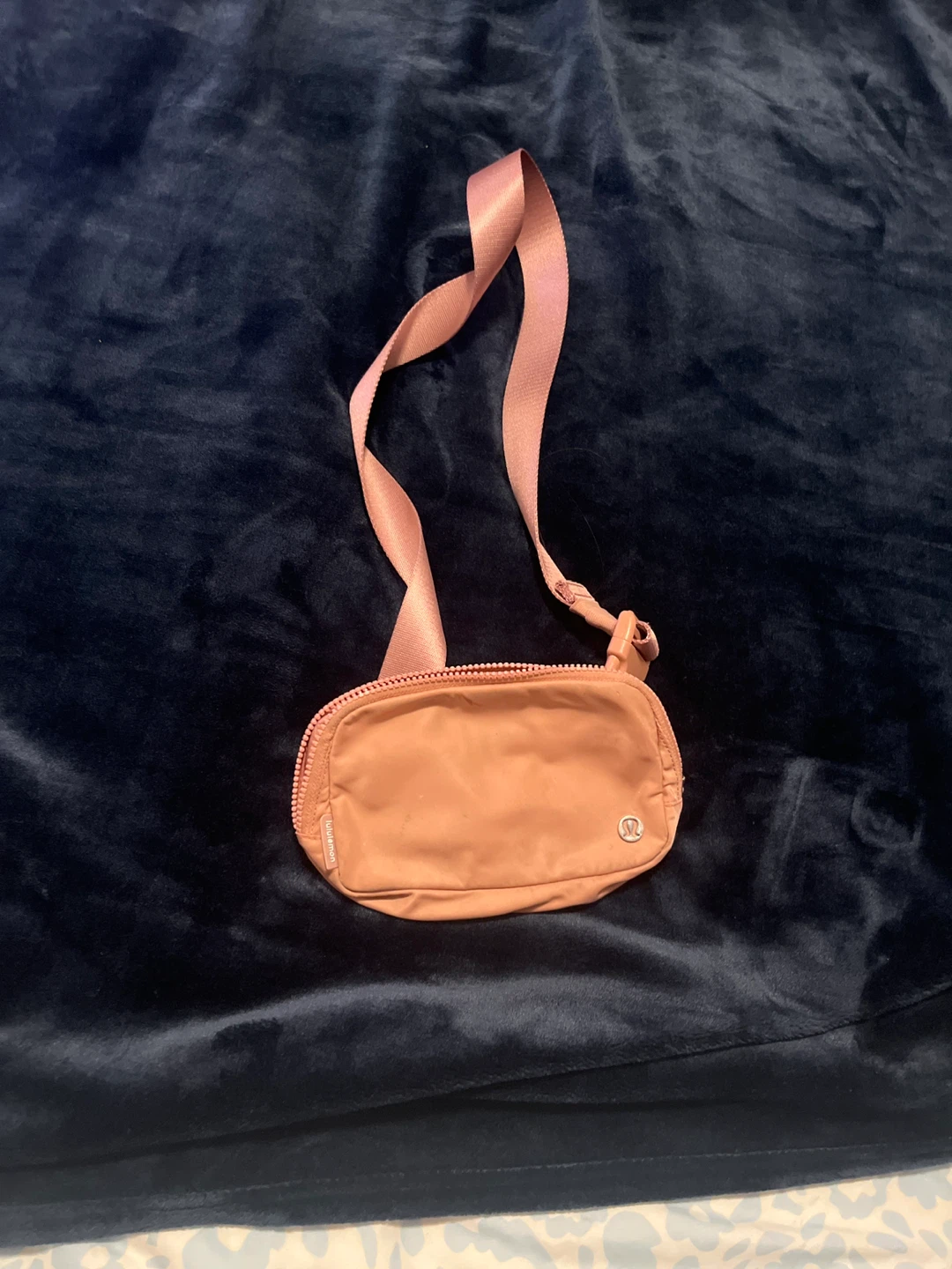 Lululemon Everywhere Belt Bag - Peach