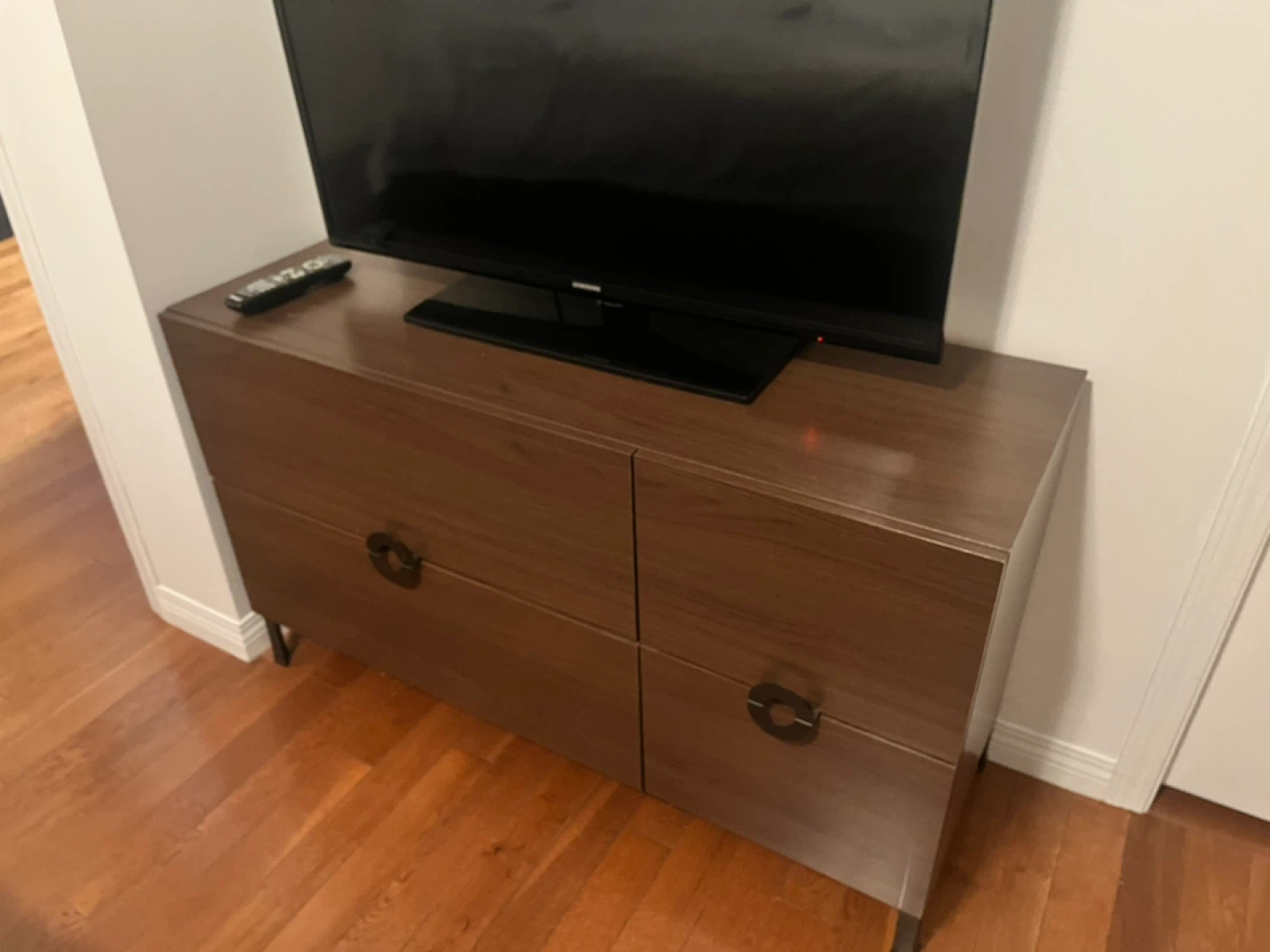 Modern 4-Drawer Dresser