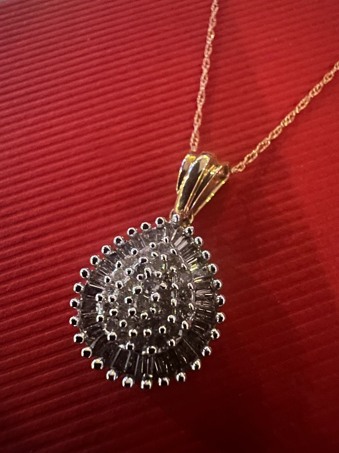 10 k Diamond Cluster Pendant Necklace