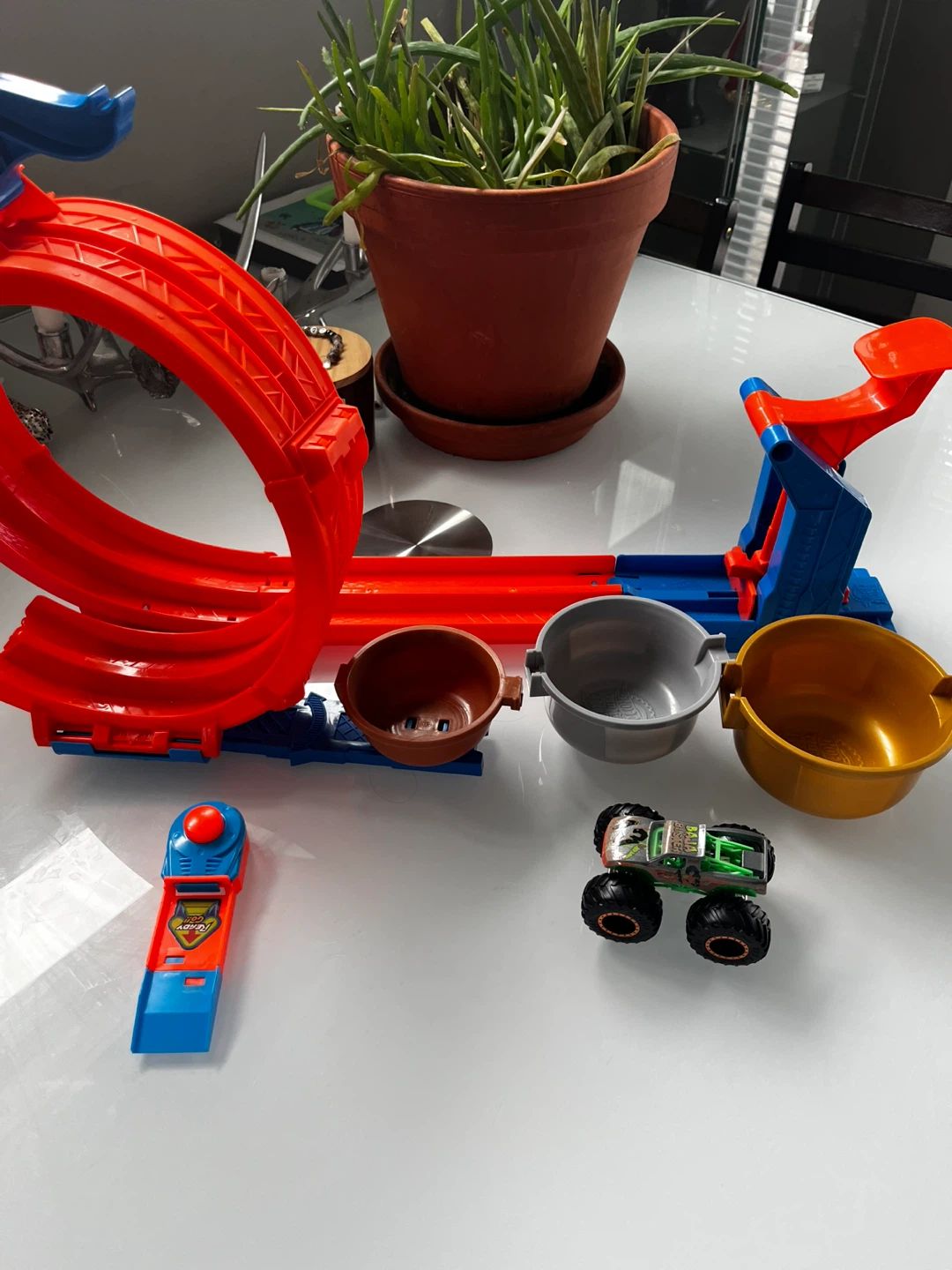 Hot Wheels Loop Track Set with Monster Truck - photo 2