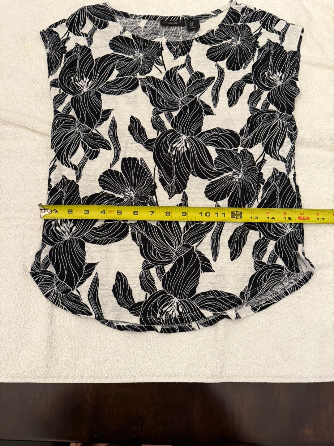 Tahari Black & White Floral 100% Linen Cap Sleeve Top - Size S