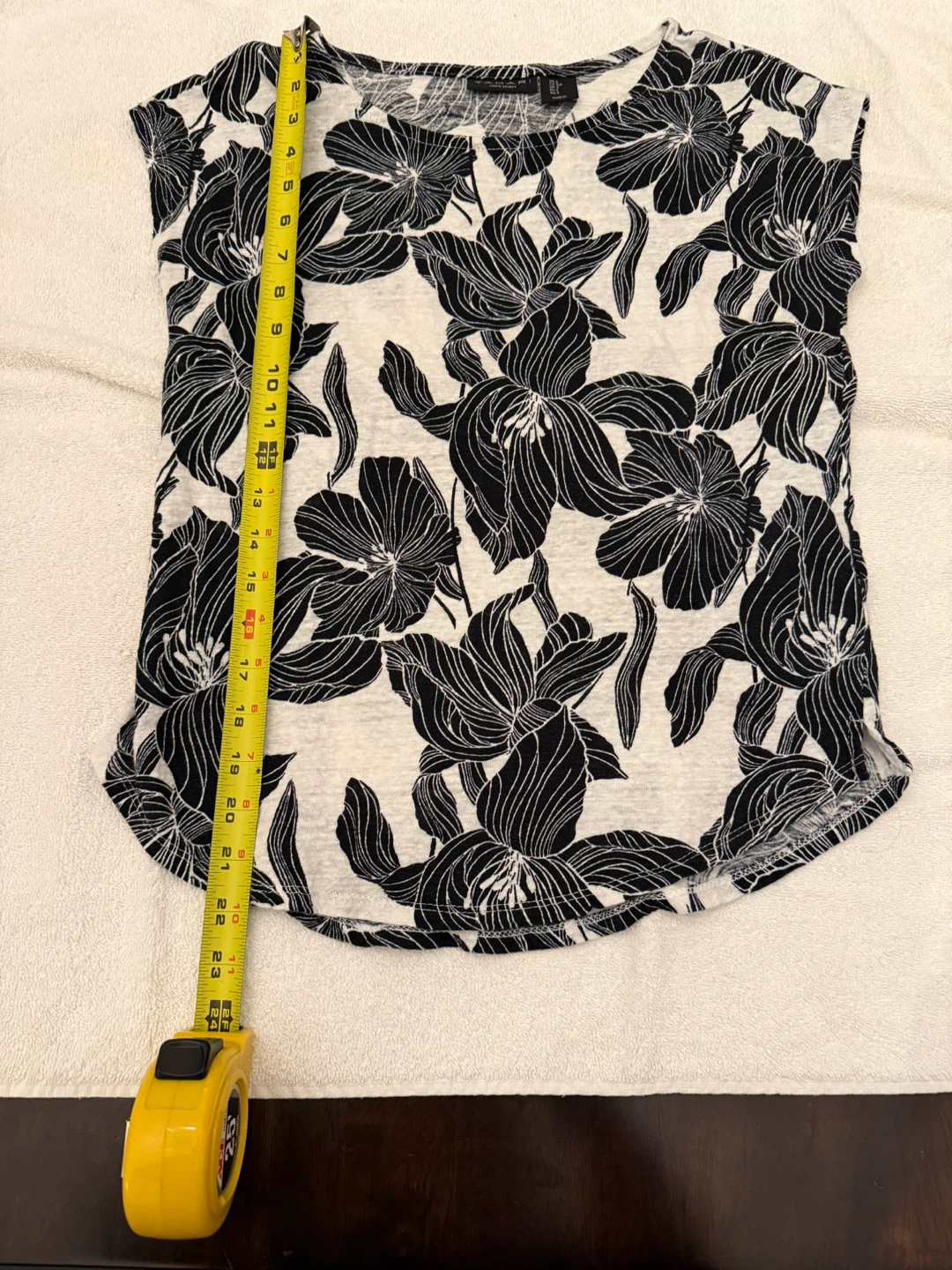 Tahari Black & White Floral 100% Linen Cap Sleeve Top - Size S - photo 2