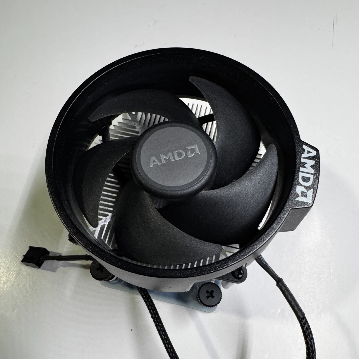 AMD Wraith Spire Socket AM4 4-Pin Connector CPU Cooler Fan