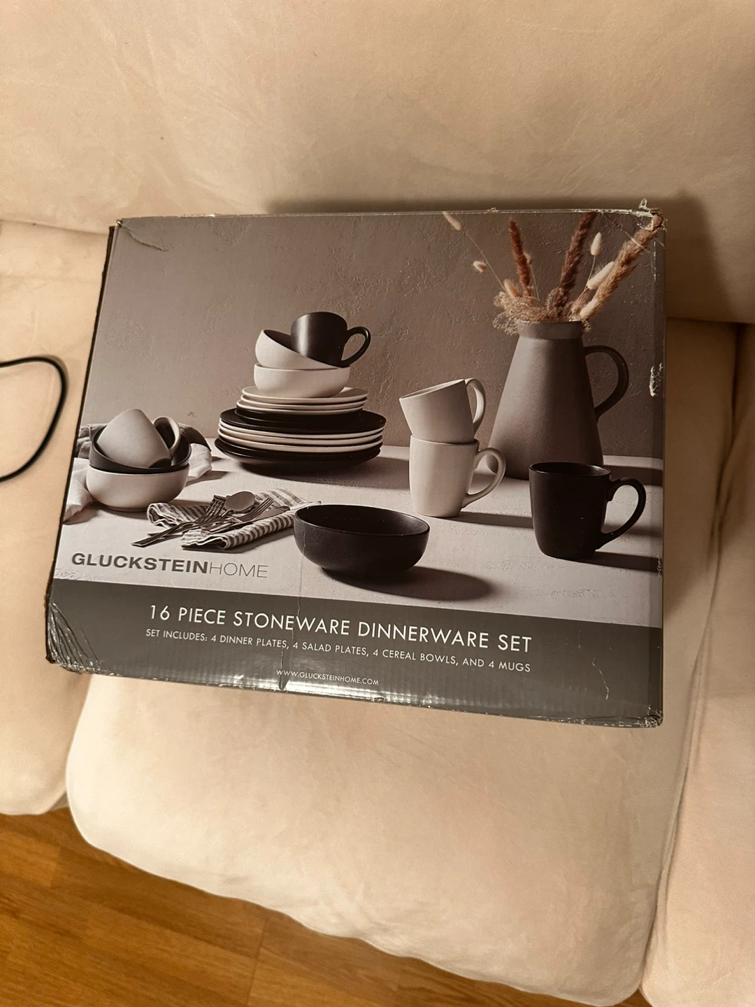 Dinnerware set