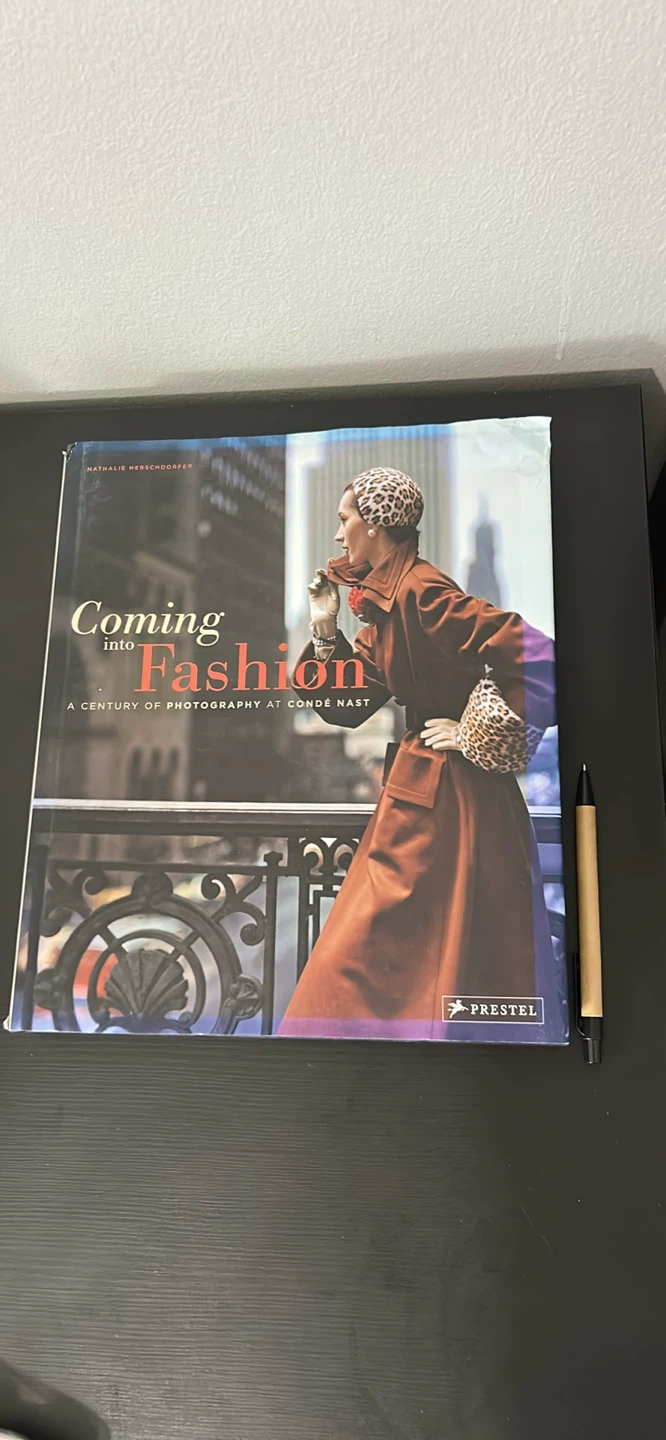 Coming into Fashion: A Century of Photography at Condé Nast Book