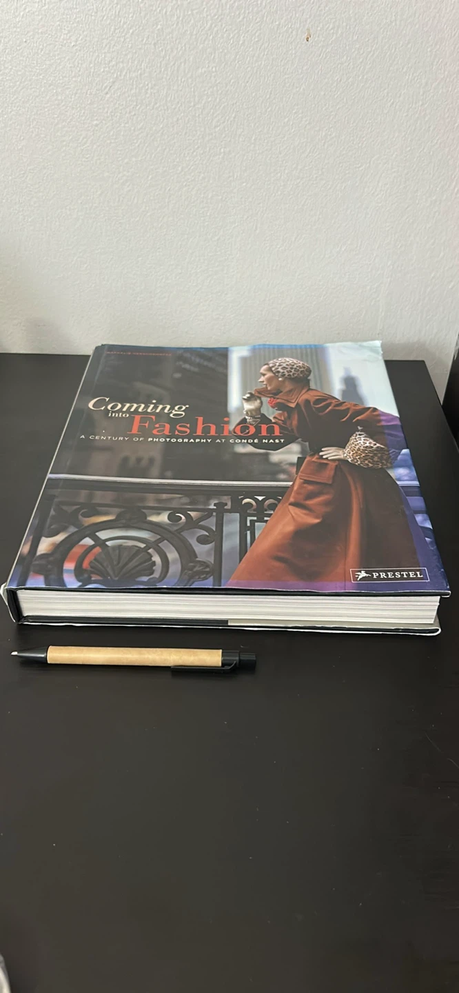 Coming into Fashion: A Century of Photography at Condé Nast Book - photo 2