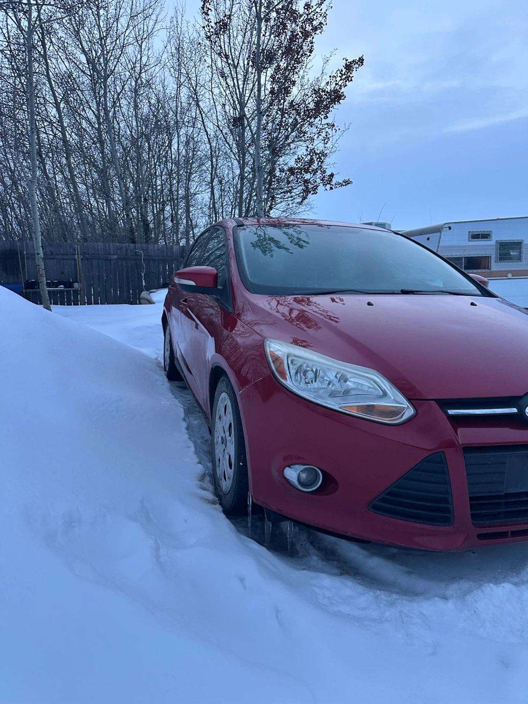 Red Ford Focus Hatchback - photo 2
