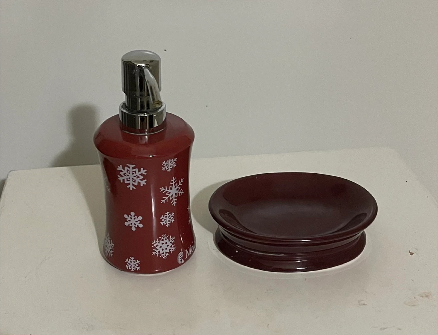 🌱 Melaleuca Ceramic Red Snowflake Soap Dispenser & Soap Dish - photo 3