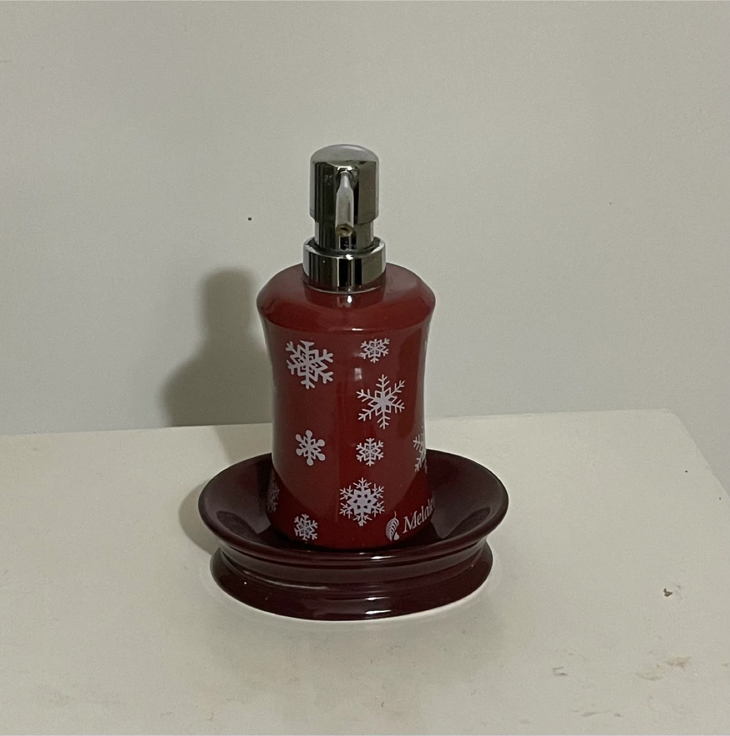 🌱 Melaleuca Ceramic Red Snowflake Soap Dispenser & Soap Dish - photo 2