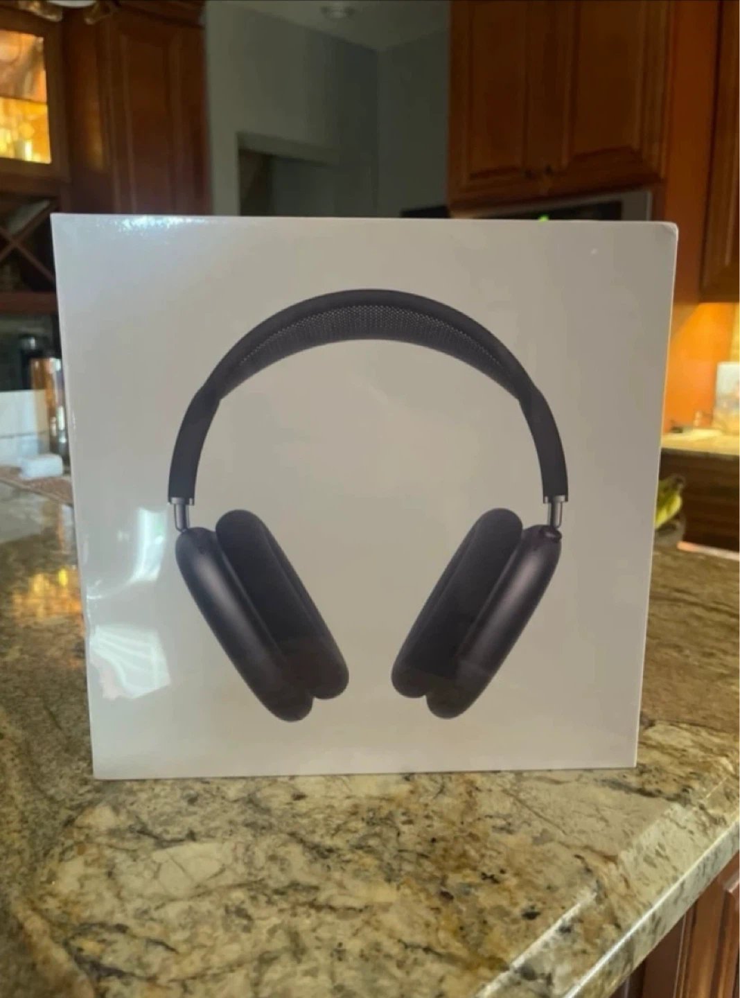 Brand New Apple AirPods Max Midnight with smart case (USBC )
