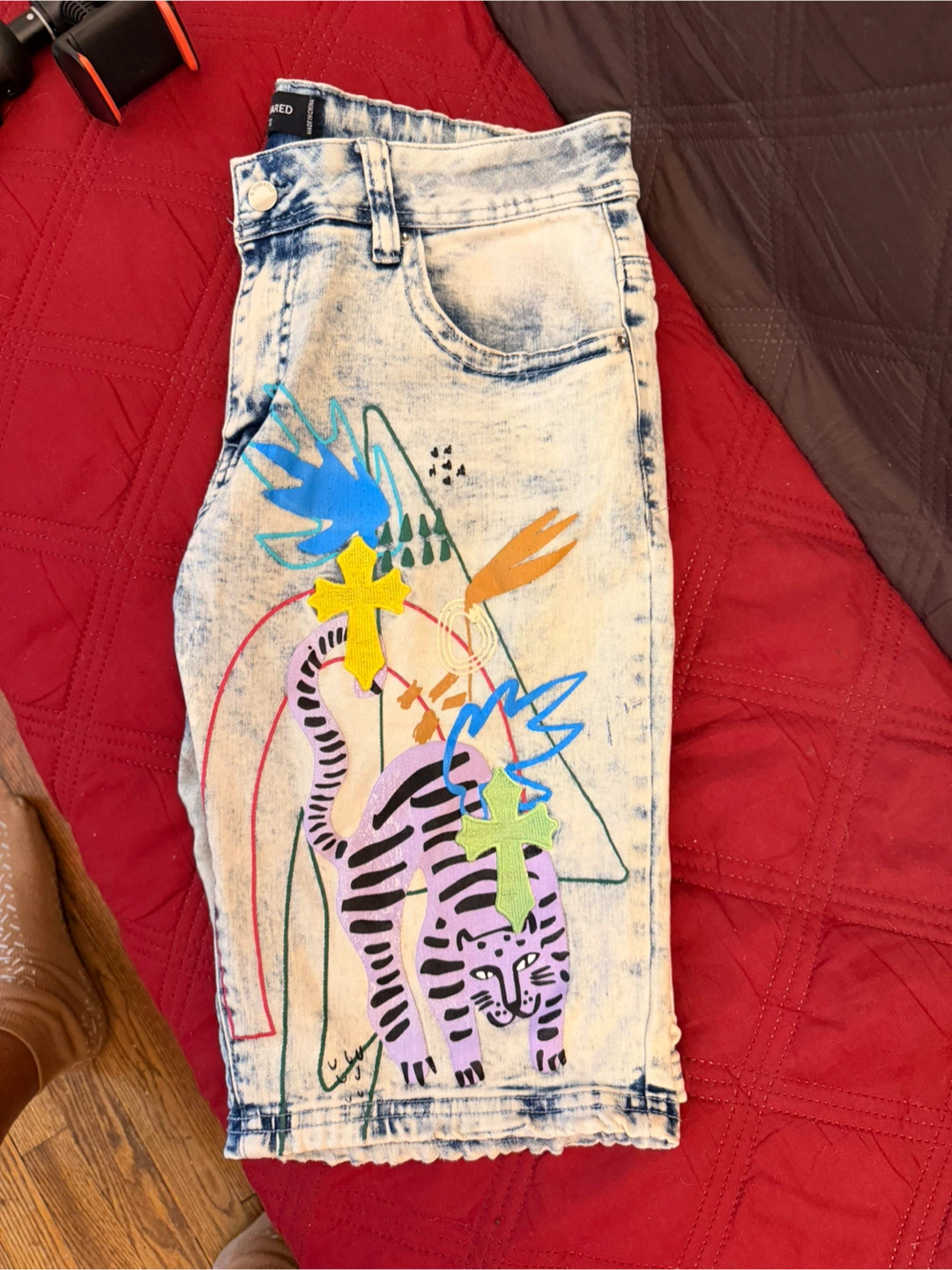 GUARD Denim Shorts with Embroidered Crosses and Tiger Graphic - photo 5