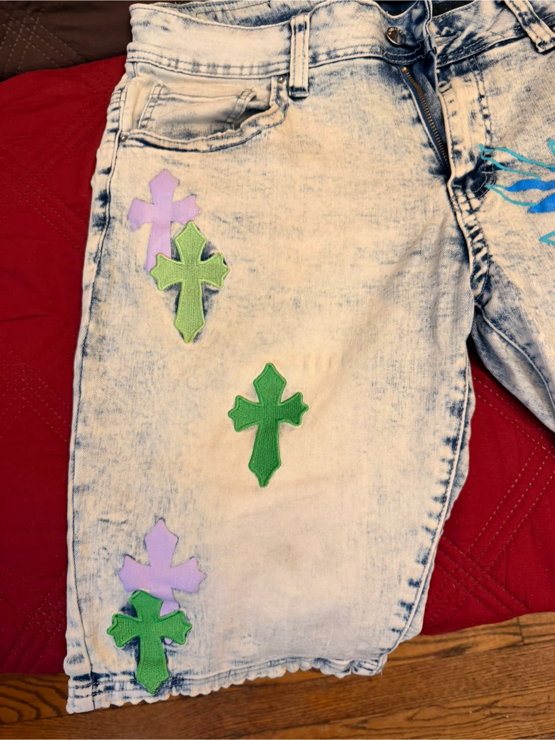 GUARD Denim Shorts with Embroidered Crosses and Tiger Graphic - photo 2