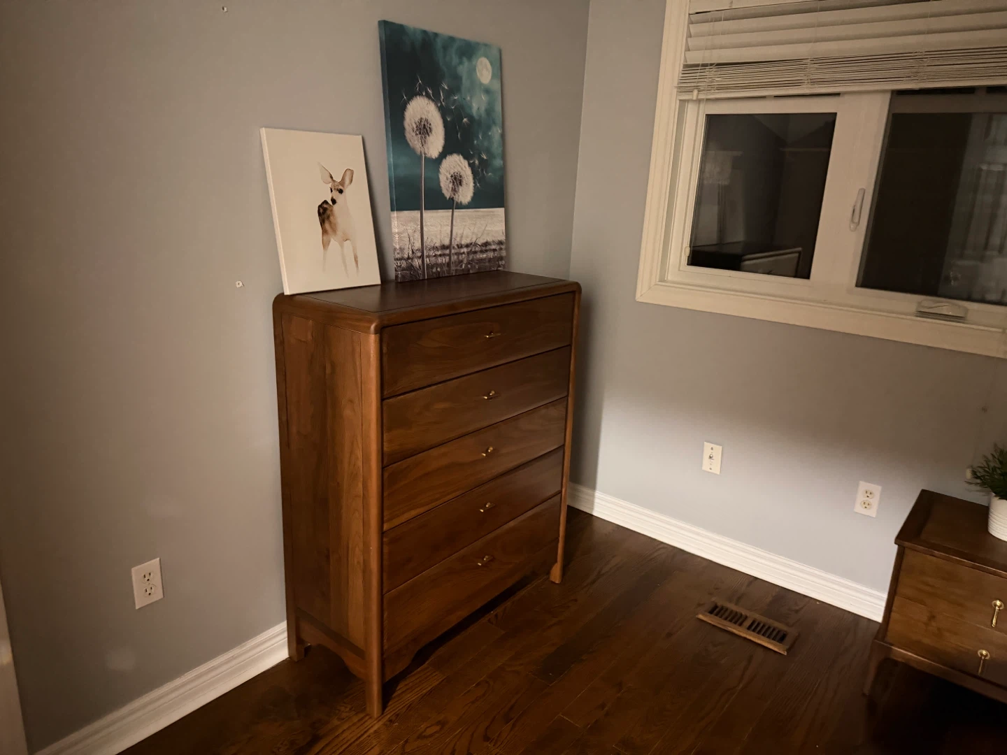 Wooden 5-Drawer Dresser