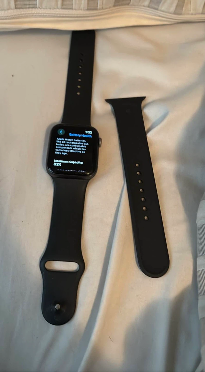 Apple Watch Series 4  44 MM comes with s/m band and M/L