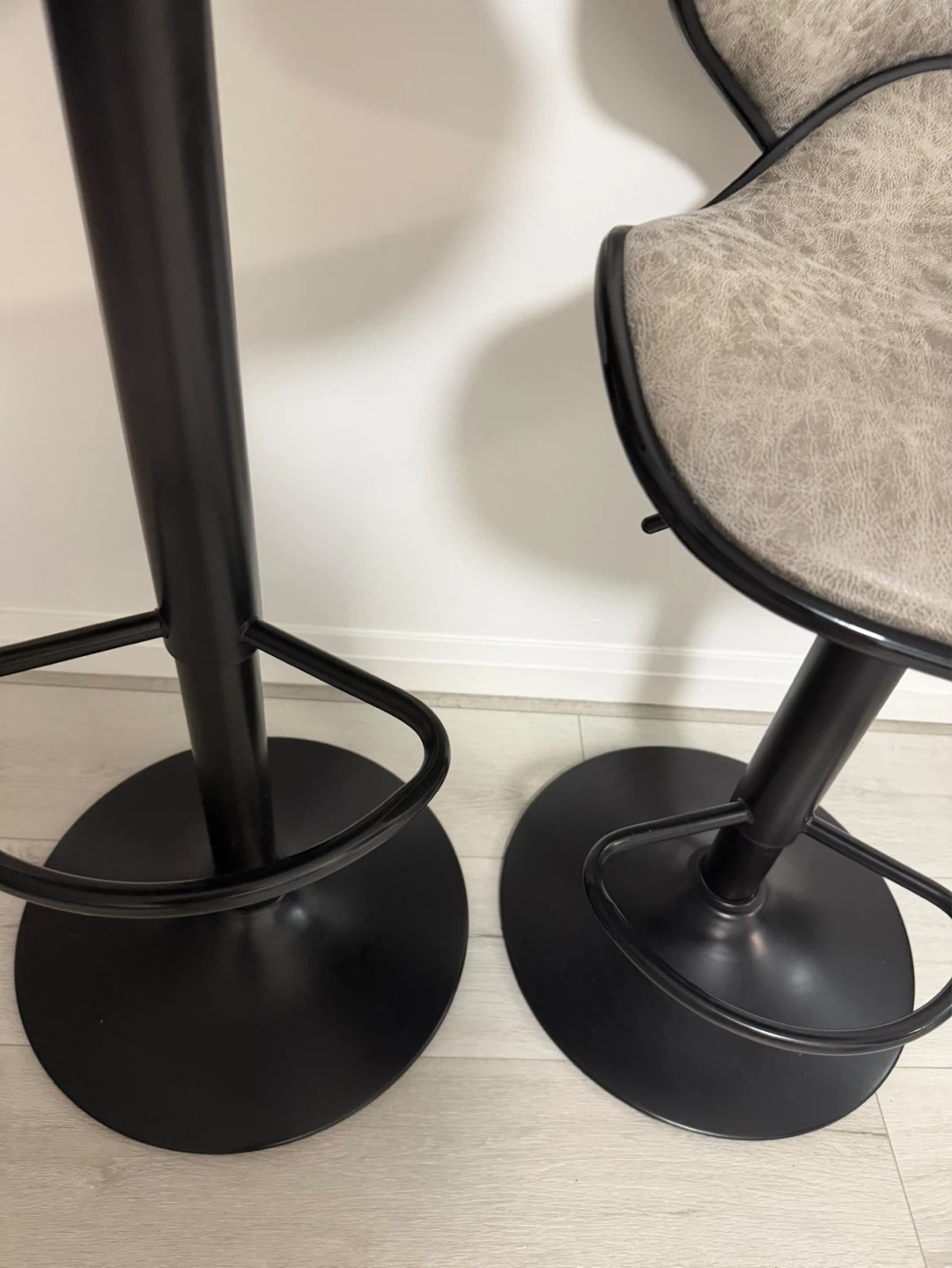Set of 2 Grey Adjustable Bar Stools - photo 4